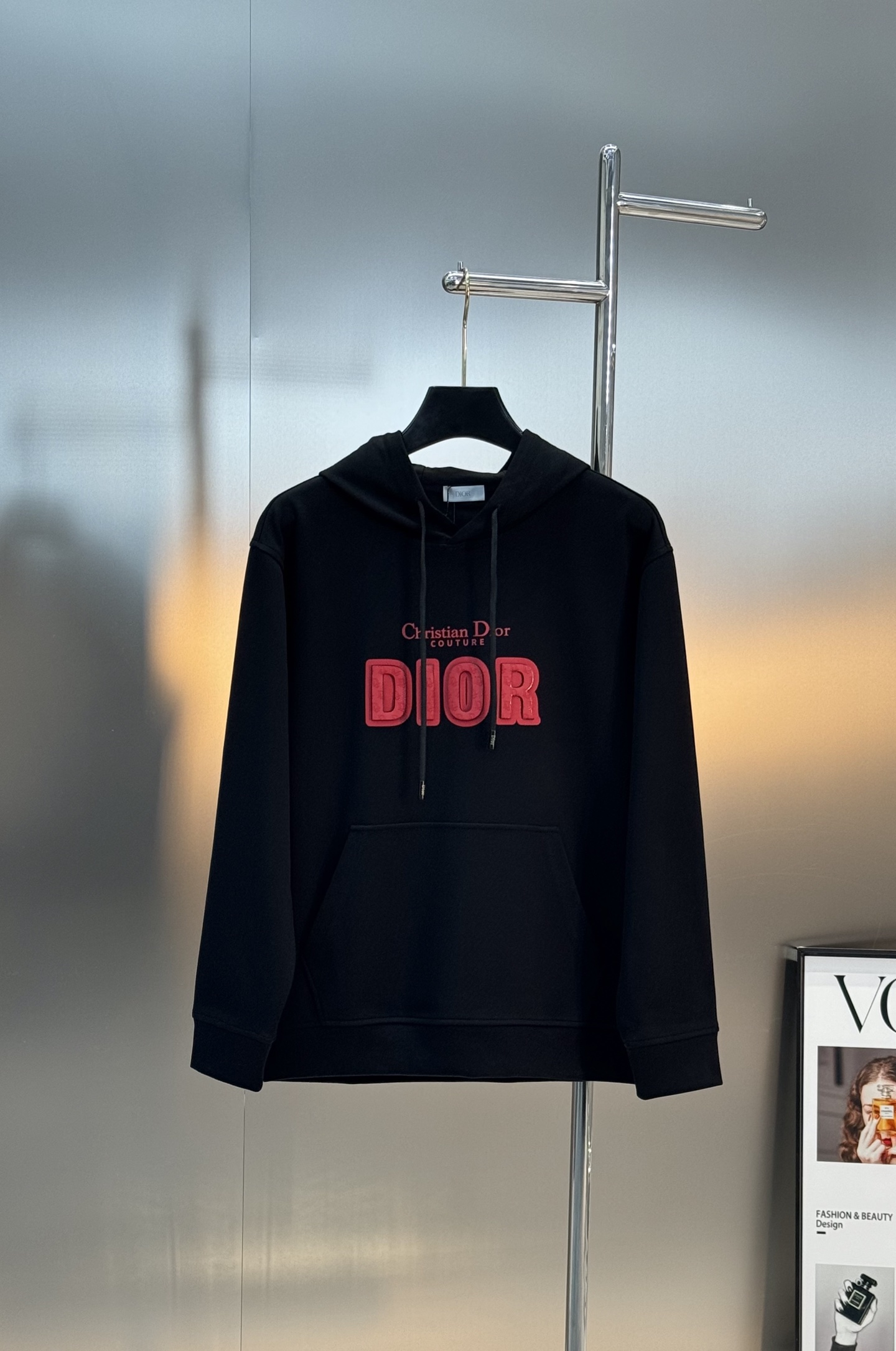 Dior迪奥新款连帽卫衣，超舒适的天丝面料.柔软棉质面料，穿着舒适又保暖。正面红色“DIOR”+“Chr