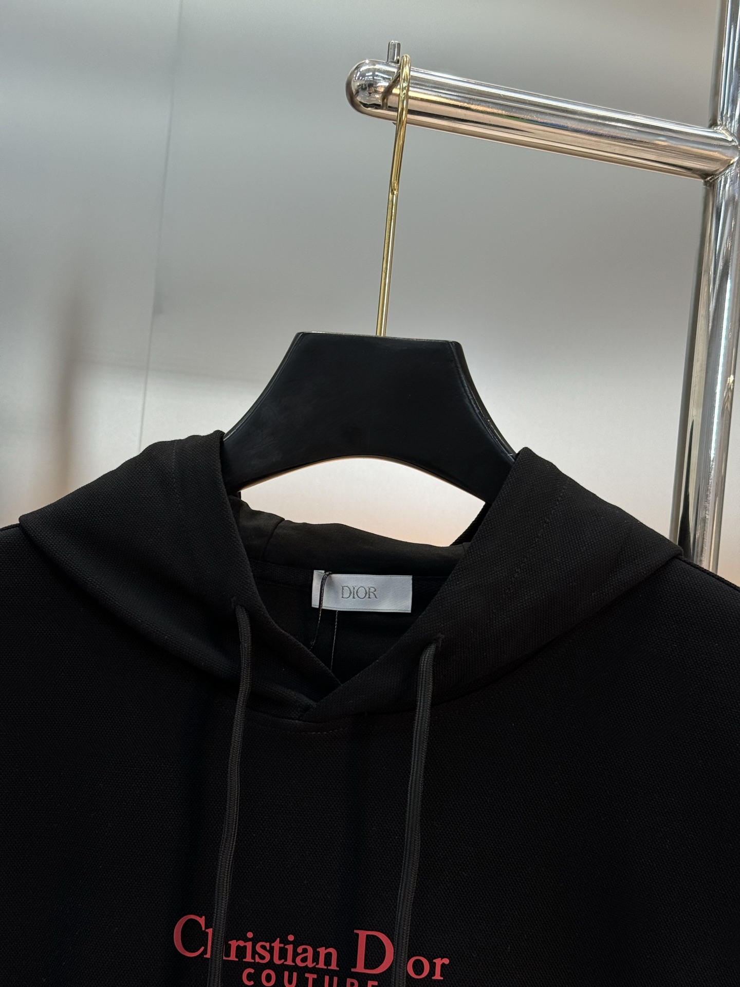 Dior迪奥新款连帽卫衣，超舒适的天丝面料.柔软棉质面料，穿着舒适又保暖。正面红色“DIOR”+“Chr