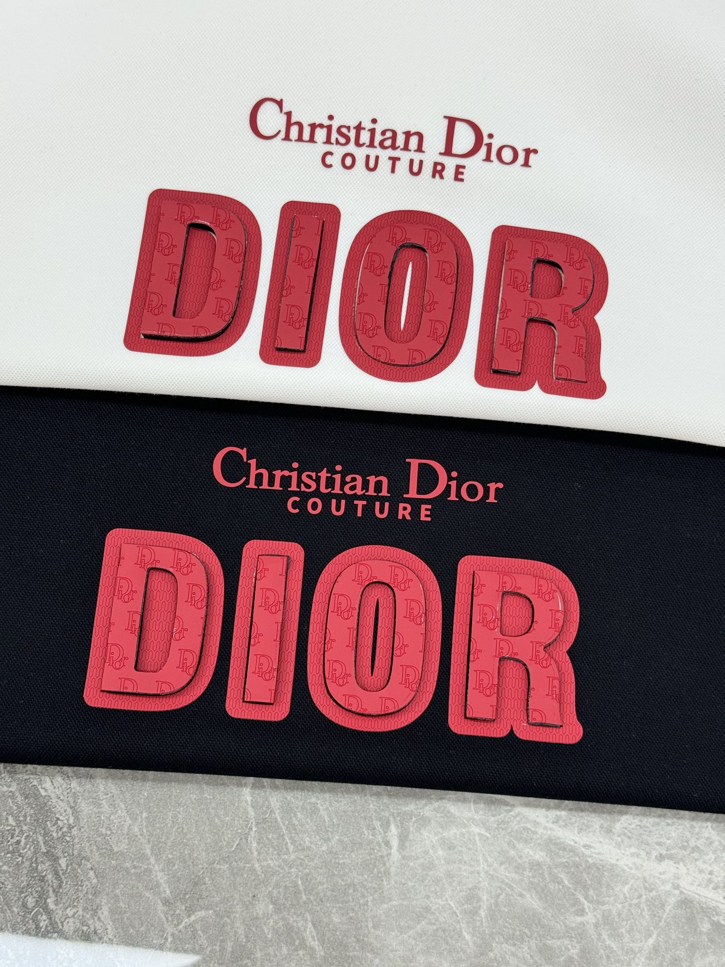 Dior迪奥新款连帽卫衣，超舒适的天丝面料.柔软棉质面料，穿着舒适又保暖。正面红色“DIOR”+“Chr