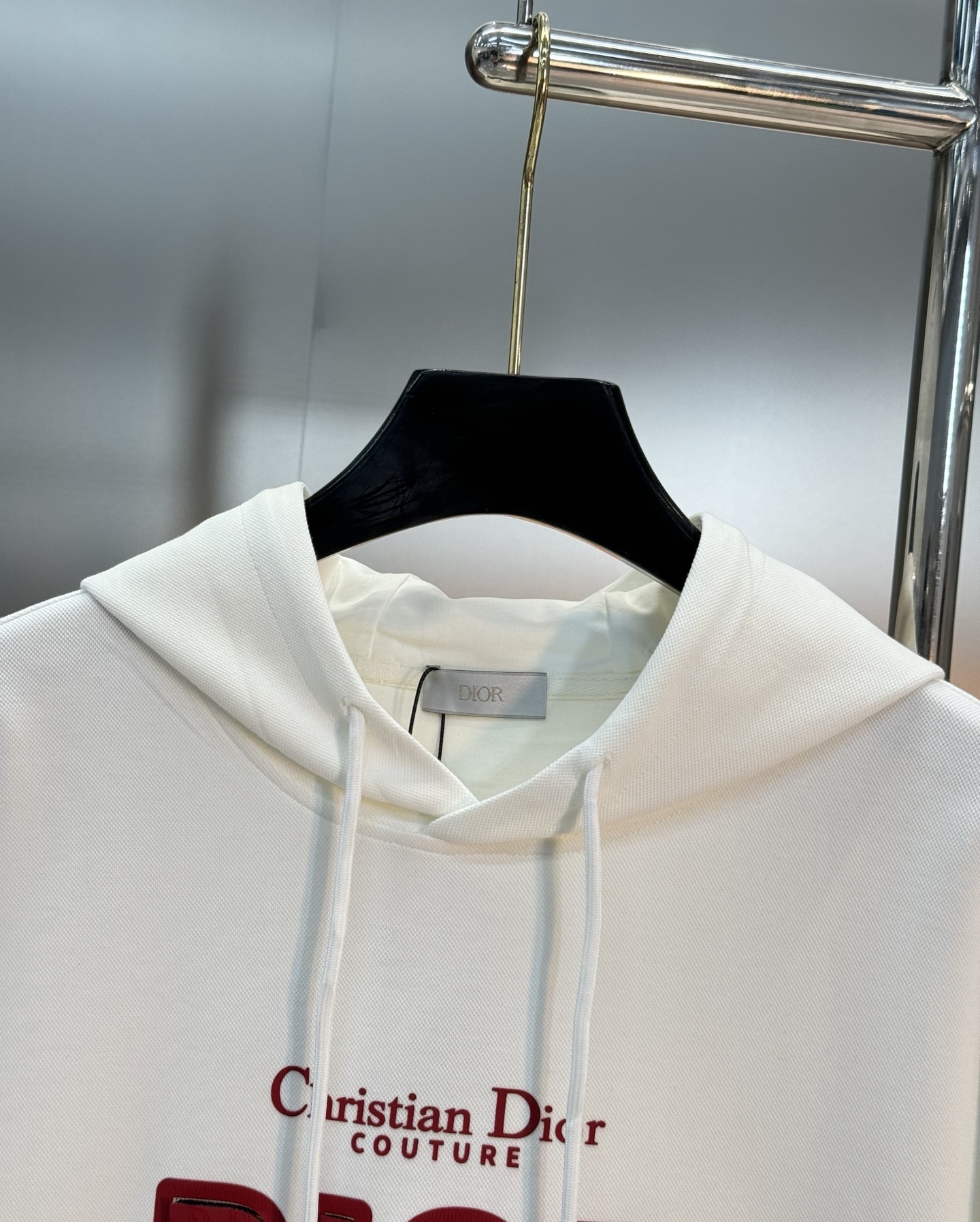 Dior迪奥新款连帽卫衣，超舒适的天丝面料.柔软棉质面料，穿着舒适又保暖。正面红色“DIOR”+“Chr
