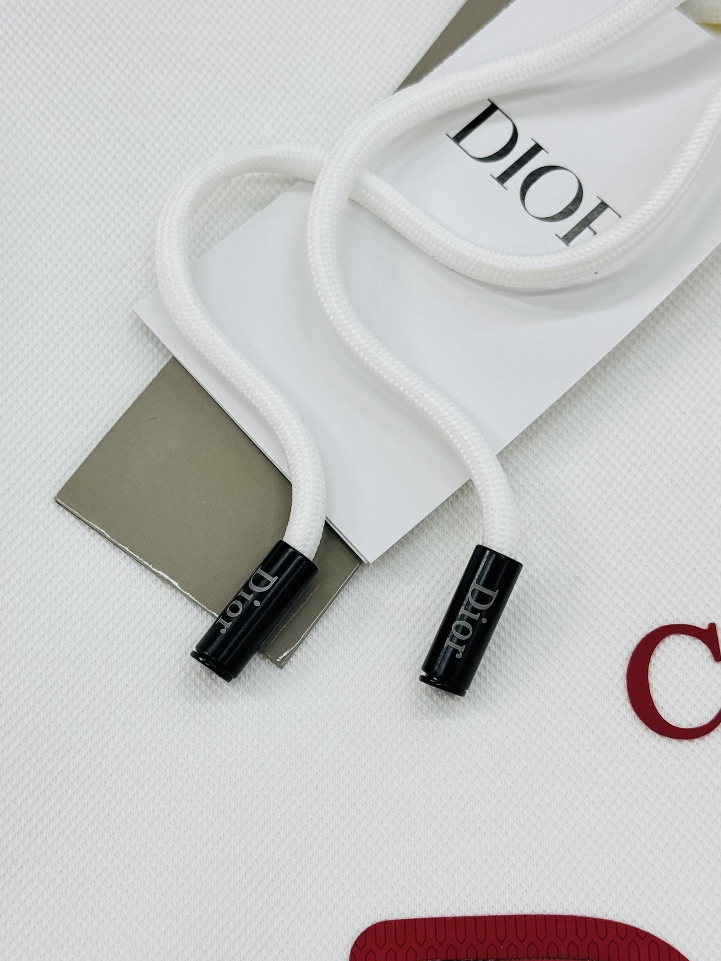 Dior迪奥新款连帽卫衣，超舒适的天丝面料.柔软棉质面料，穿着舒适又保暖。正面红色“DIOR”+“Chr