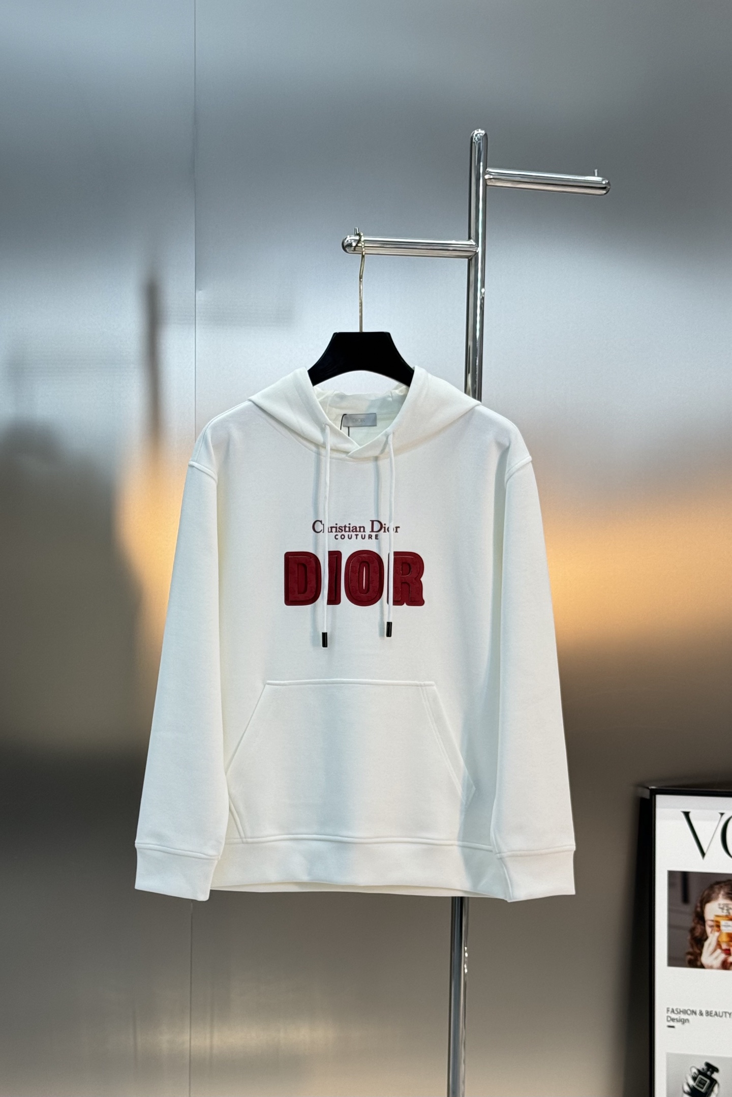 Dior迪奥新款连帽卫衣，超舒适的天丝面料.柔软棉质面料，穿着舒适又保暖。正面红色“DIOR”+“Chr