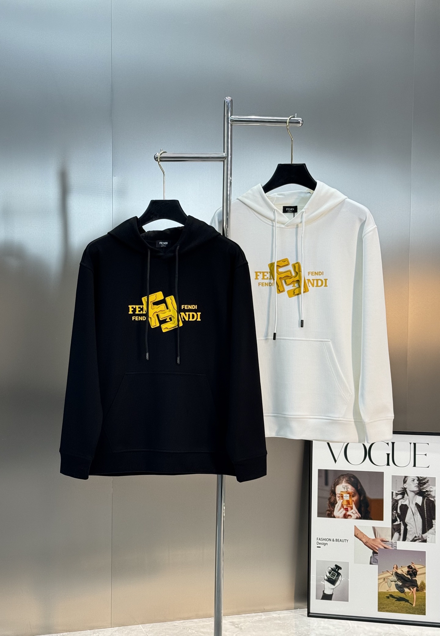 Fendi芬迪新款连帽卫衣，经典FF造型.立体叠加工艺高温烫画工艺.甄选天丝面料柔软棉质面料，舒适又保暖