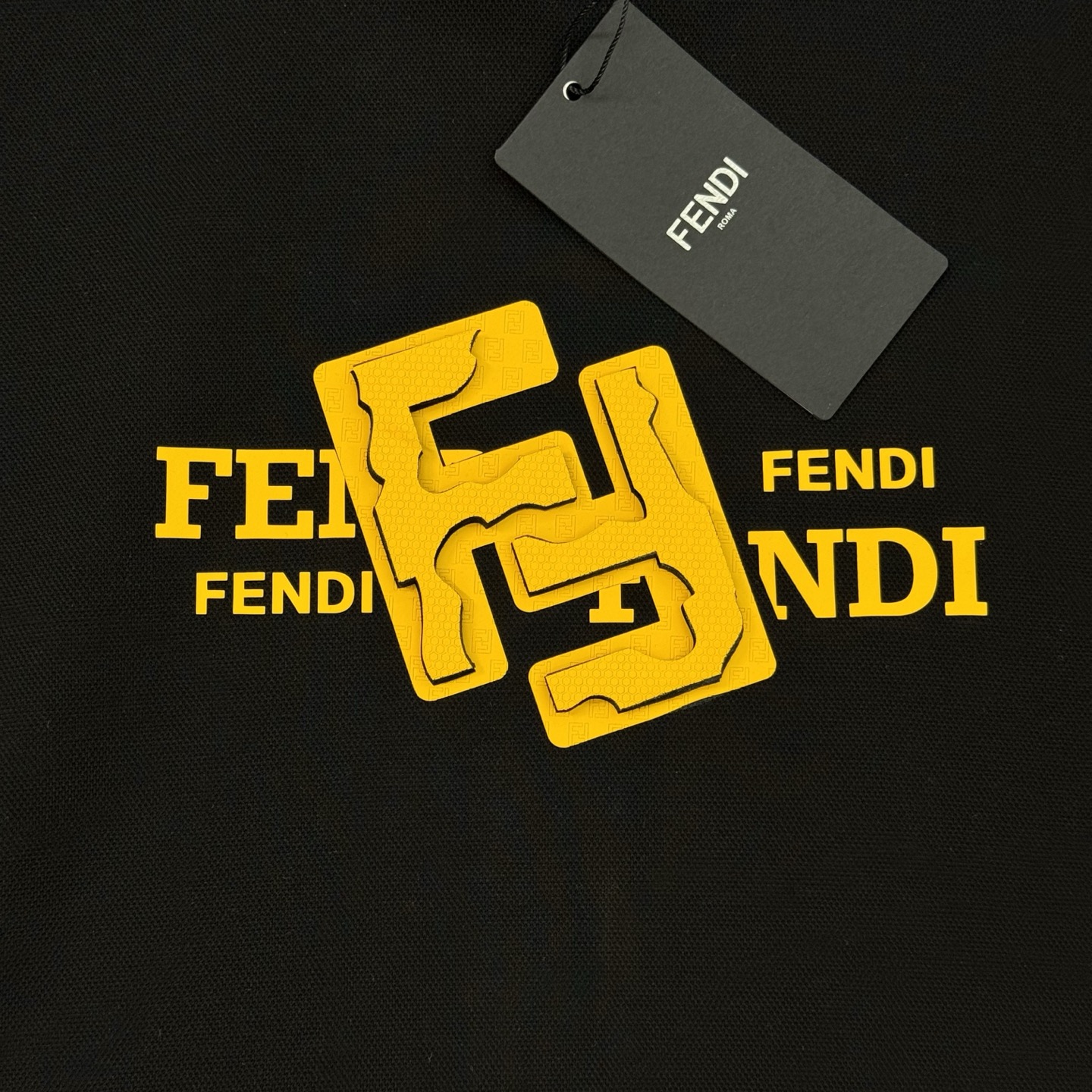 Fendi芬迪新款连帽卫衣，经典FF造型.立体叠加工艺高温烫画工艺.甄选天丝面料柔软棉质面料，舒适又保暖