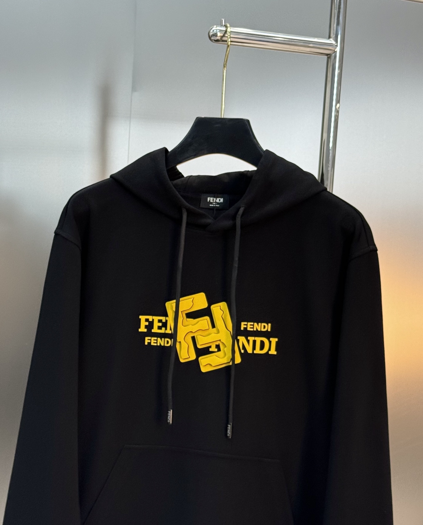 Fendi芬迪新款连帽卫衣，经典FF造型.立体叠加工艺高温烫画工艺.甄选天丝面料柔软棉质面料，舒适又保暖