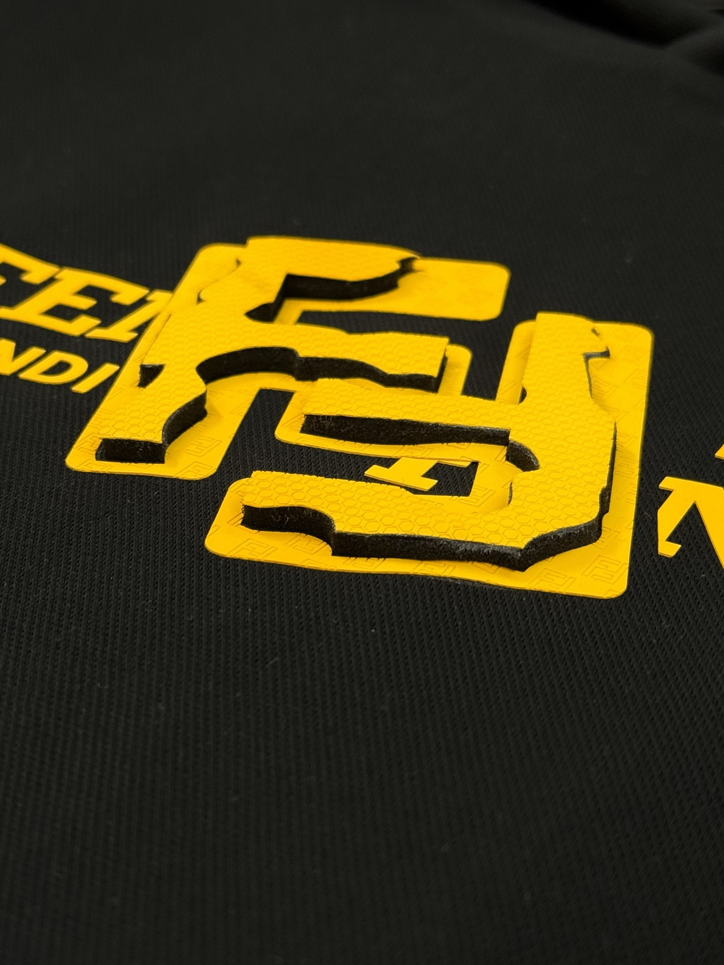 Fendi芬迪新款连帽卫衣，经典FF造型.立体叠加工艺高温烫画工艺.甄选天丝面料柔软棉质面料，舒适又保暖