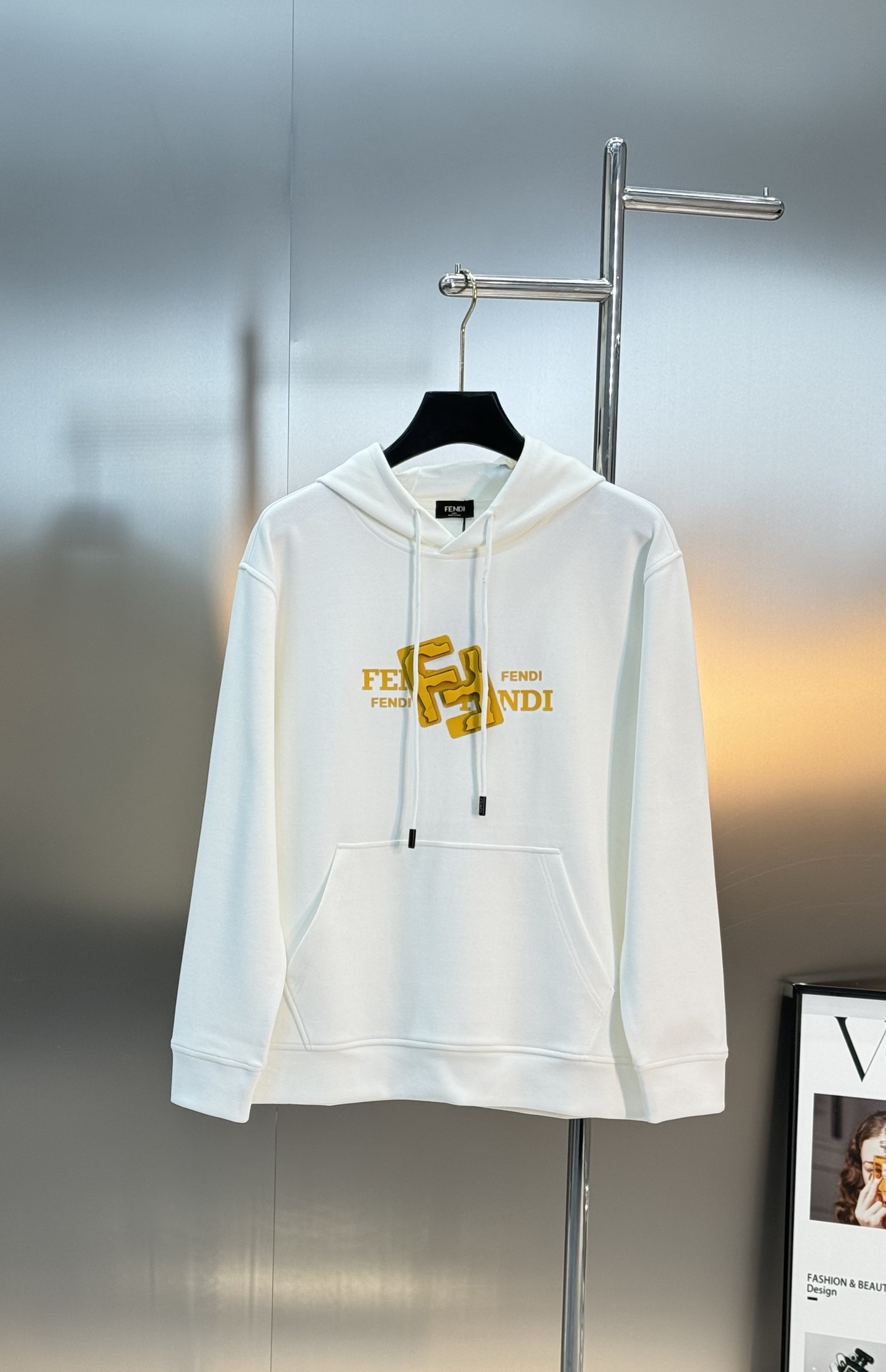Fendi芬迪新款连帽卫衣，经典FF造型.立体叠加工艺高温烫画工艺.甄选天丝面料柔软棉质面料，舒适又保暖