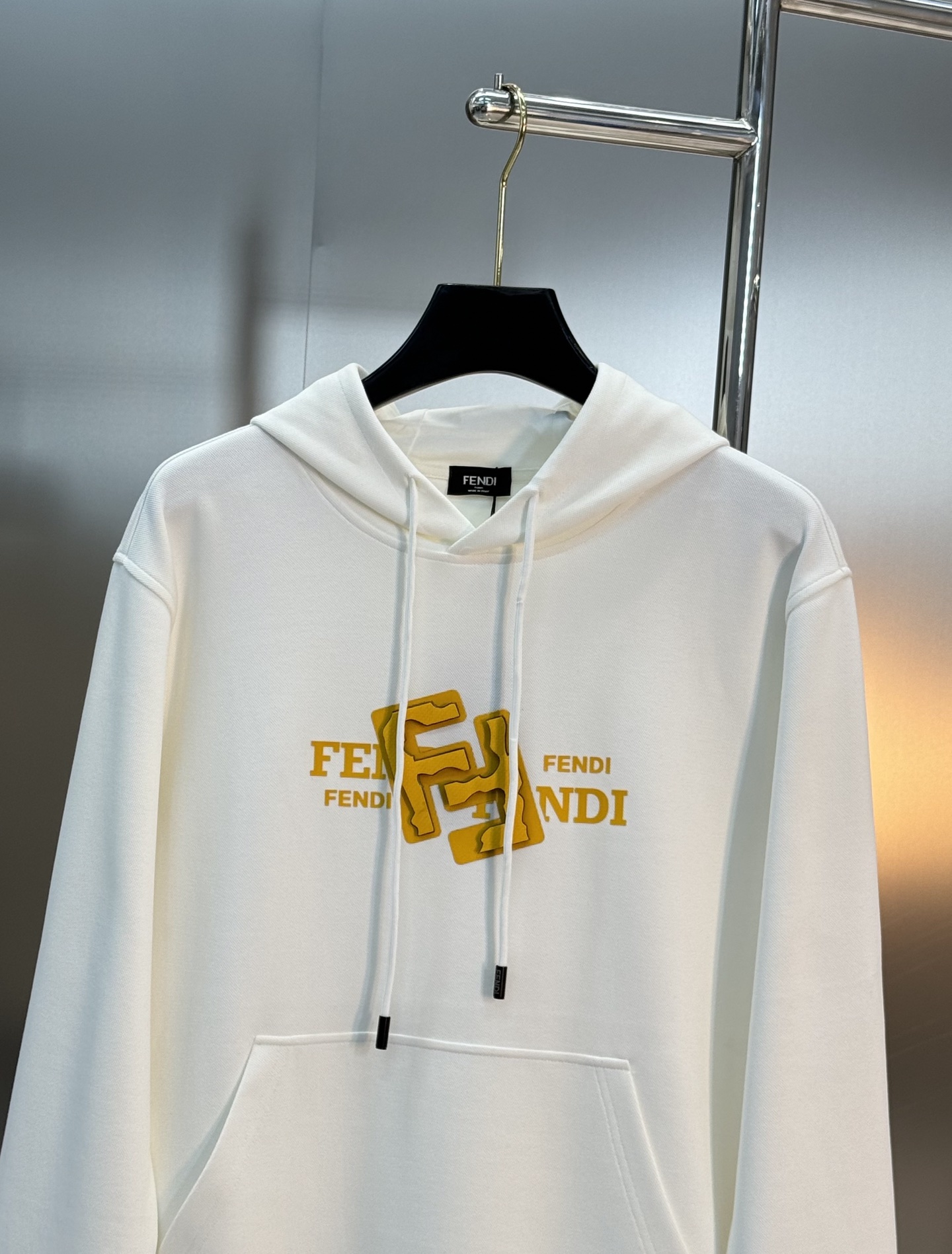 Fendi芬迪新款连帽卫衣，经典FF造型.立体叠加工艺高温烫画工艺.甄选天丝面料柔软棉质面料，舒适又保暖