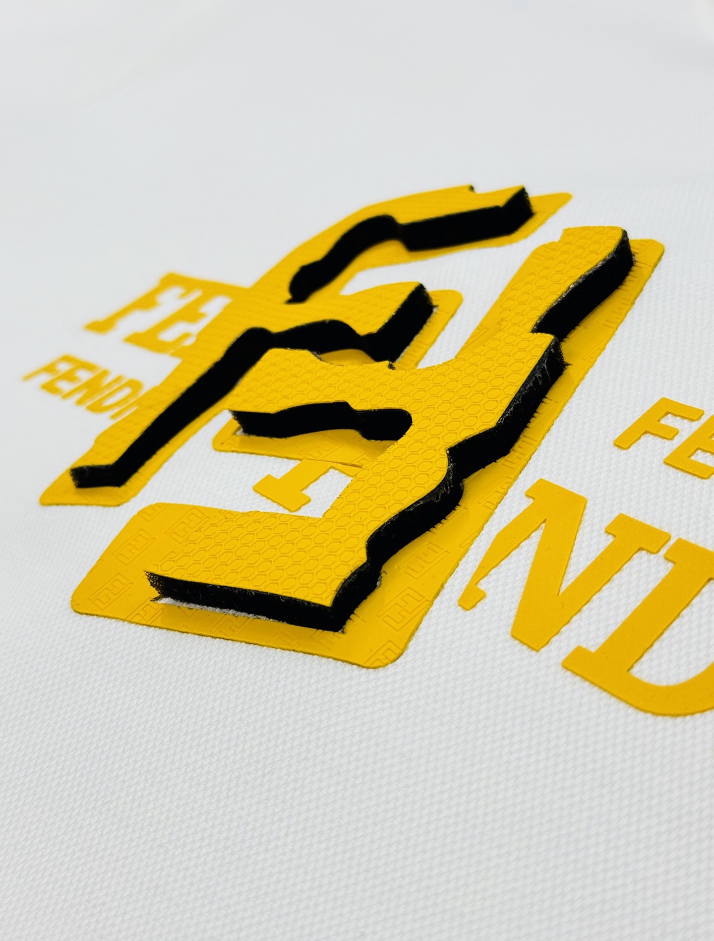 Fendi芬迪新款连帽卫衣，经典FF造型.立体叠加工艺高温烫画工艺.甄选天丝面料柔软棉质面料，舒适又保暖