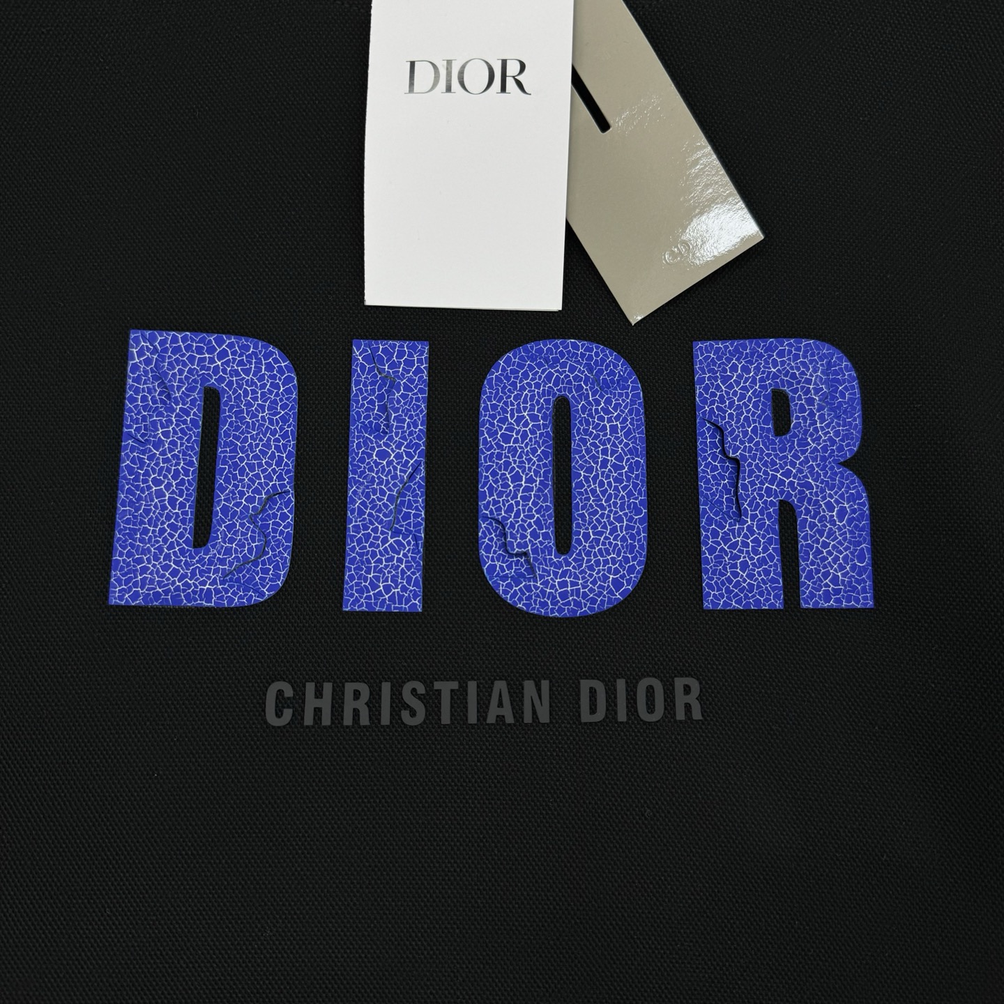 Dior迪奥新款连帽卫衣，黑白两色可选，天丝棉质面料，穿着舒适又透气计。正面“DIOR”字母印花+品牌标