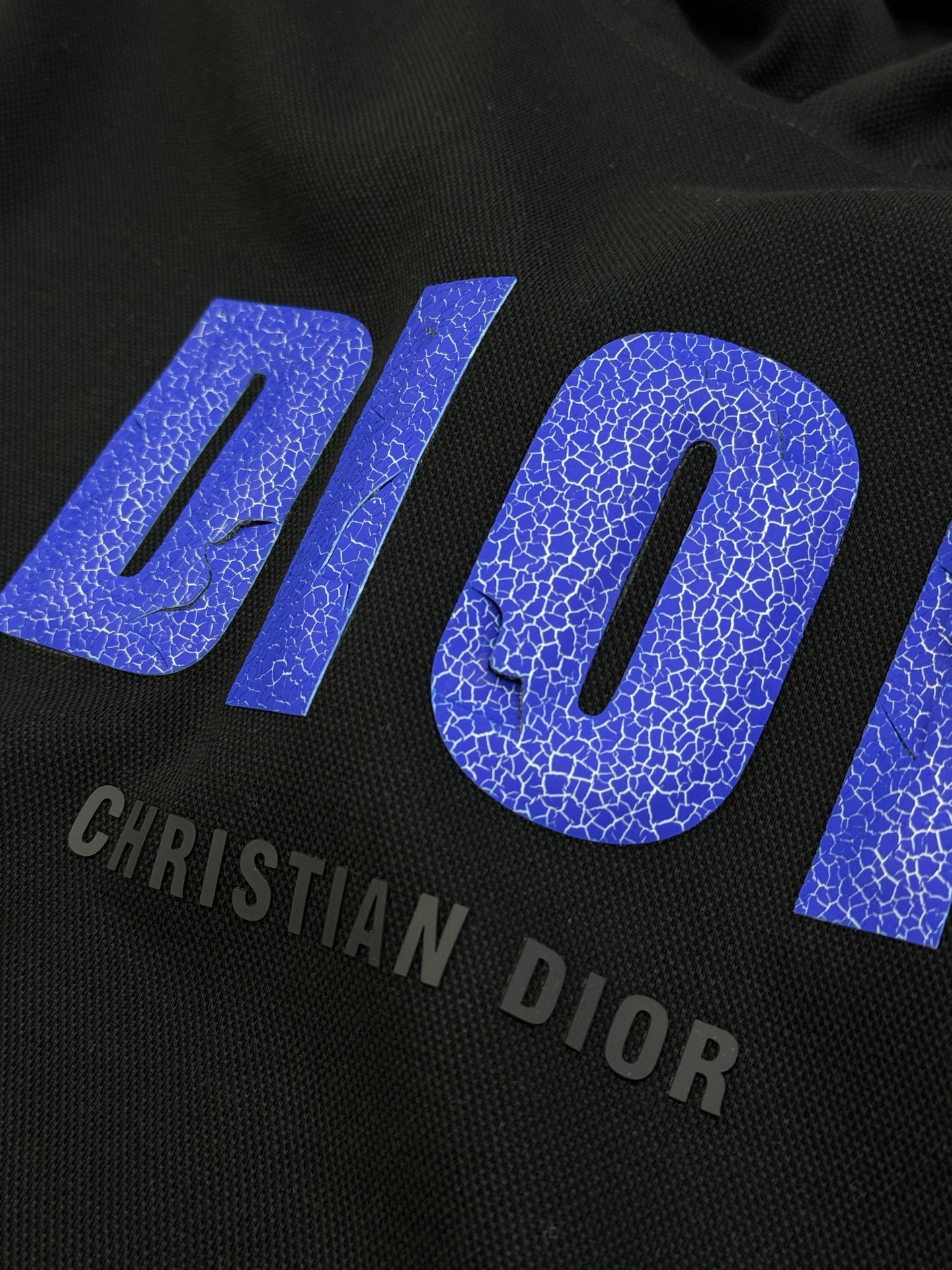 Dior迪奥新款连帽卫衣，黑白两色可选，天丝棉质面料，穿着舒适又透气计。正面“DIOR”字母印花+品牌标