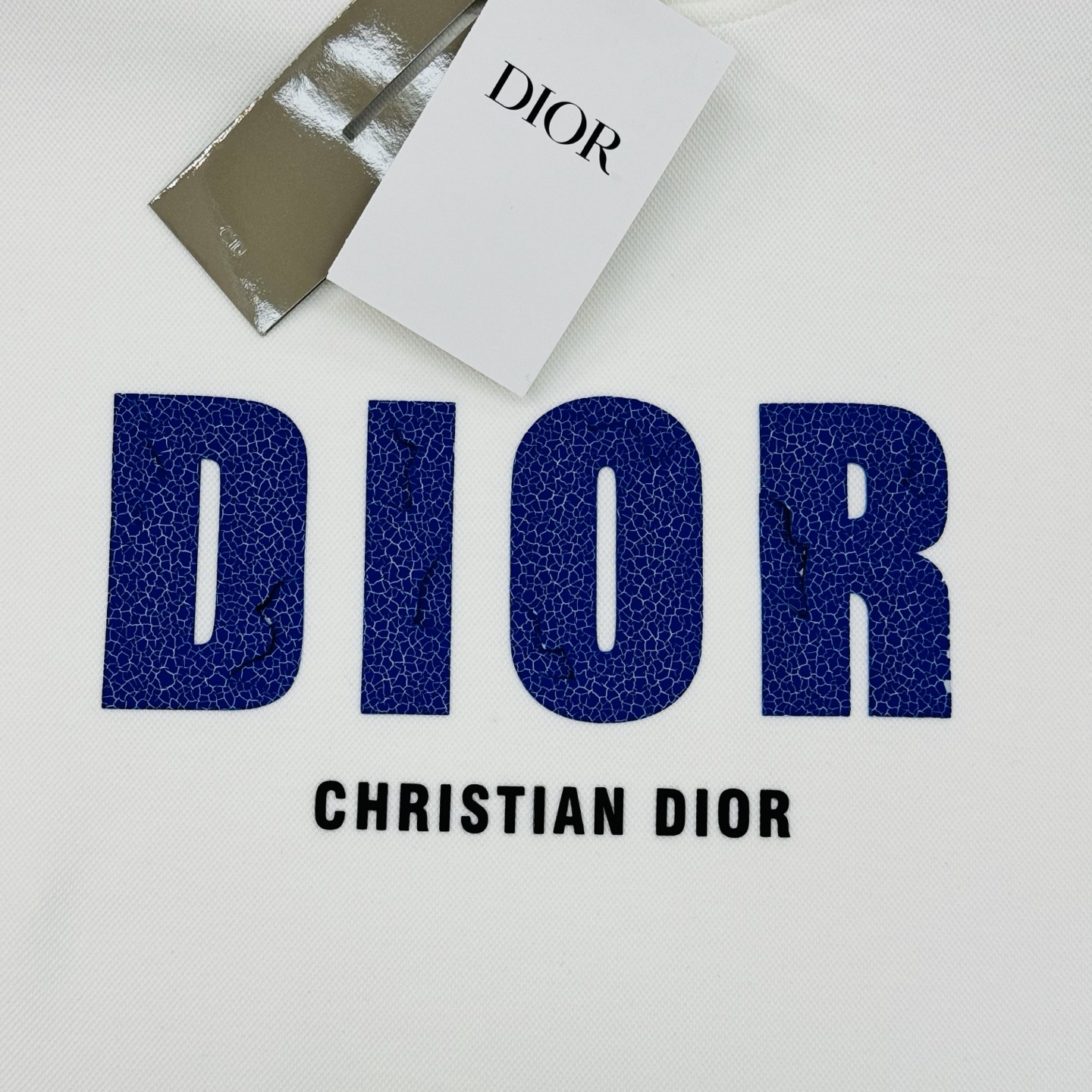 Burberry巴宝莉连帽卫衣，男女同款！柔软棉质面料，穿着舒适又透气!正面红色品牌字母+火焰色彩图案，