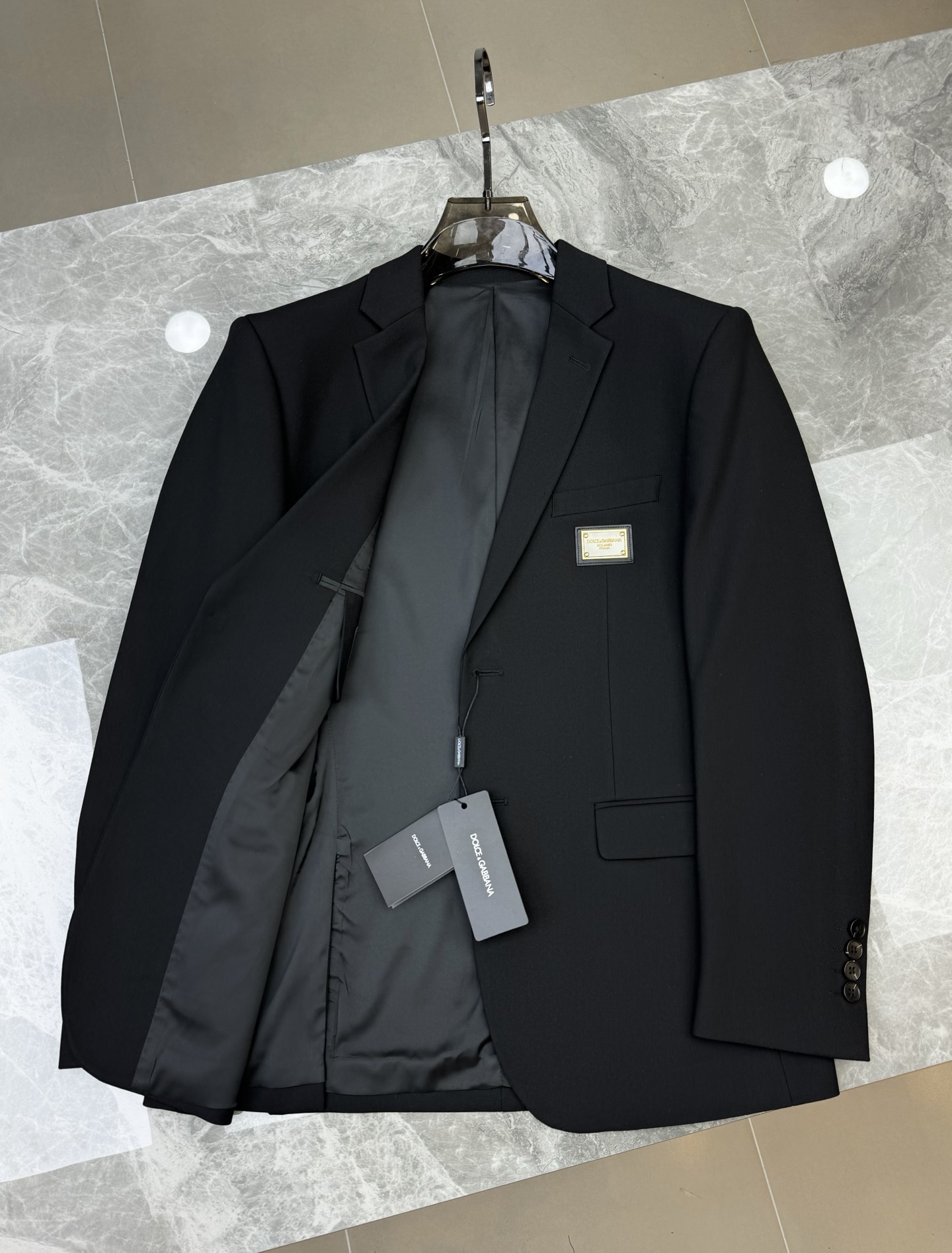 D&G杜嘉-班纳25s新款男士商务套西！超高端顶尖一线成衣手工系列，西装领域里的佼佼者，世界公认的顶级面