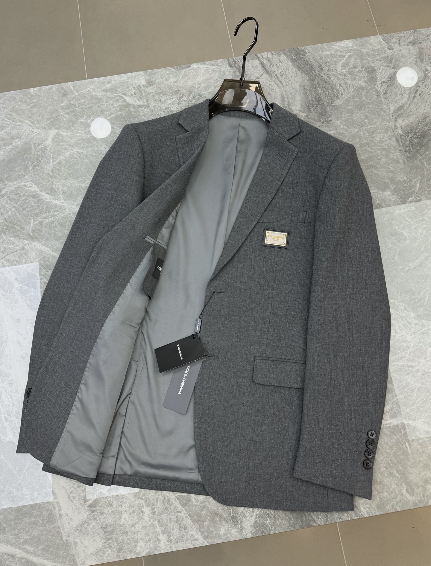 D&G杜嘉-班纳25s新款男士商务套西！超高端顶尖一线成衣手工系列，西装领域里的佼佼者，世界公认的顶级面