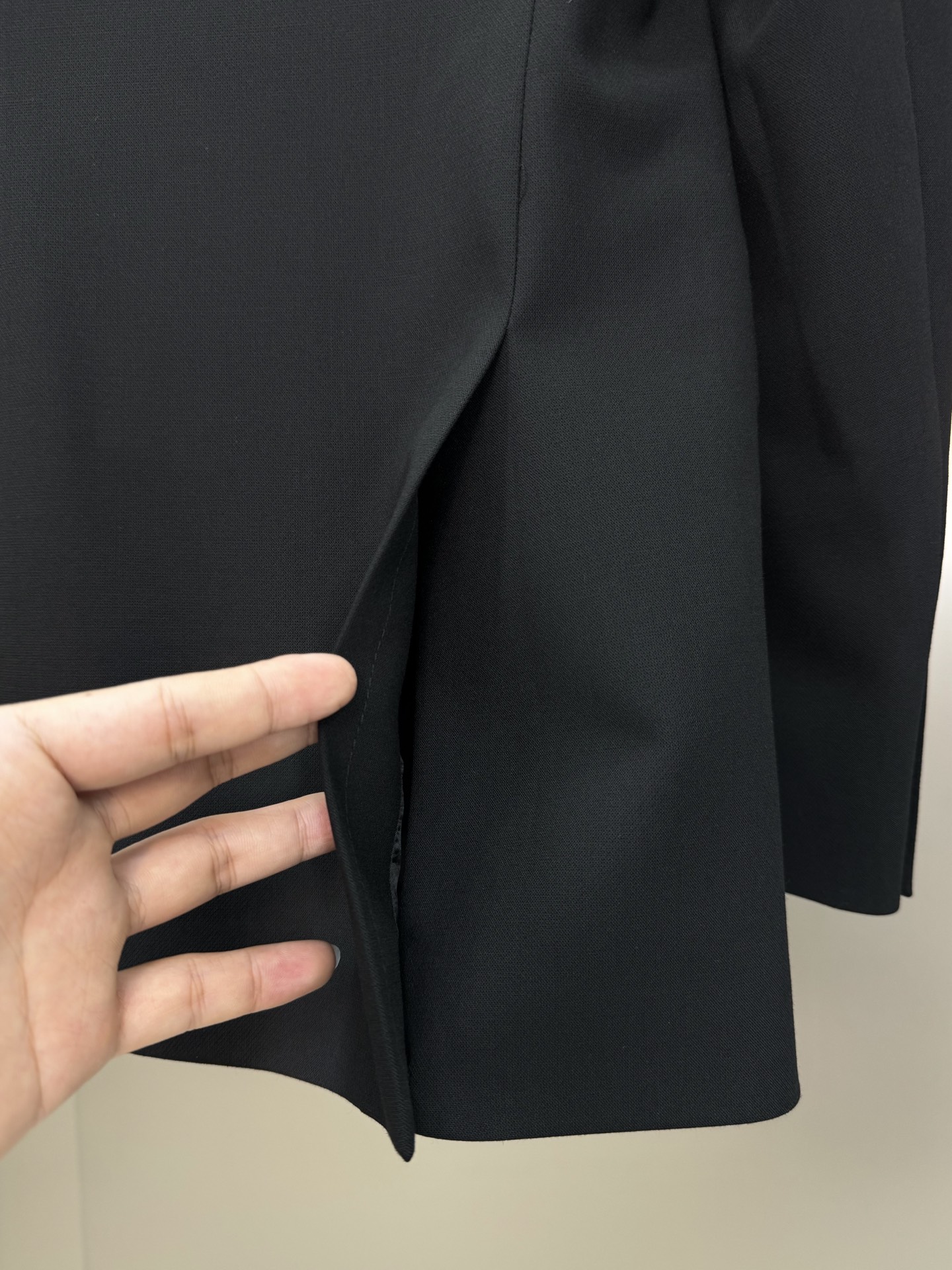 驴牌*路易威登25s新款男士商务套西！超高端顶尖一线成衣手工系列，西装领域里的佼佼者，世界公认的顶级面料