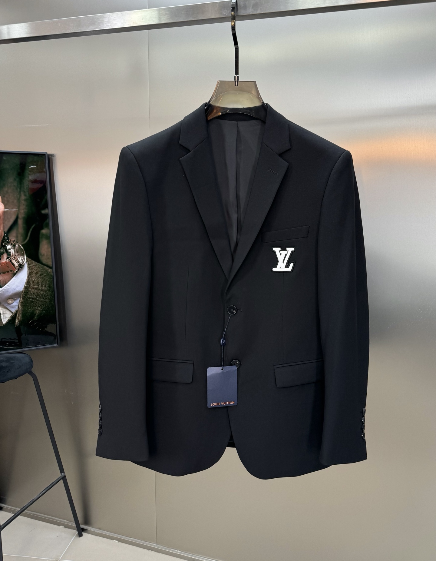 驴牌*路易威登25s新款男士商务套西！超高端顶尖一线成衣手工系列，西装领域里的佼佼者，世界公认的顶级面料