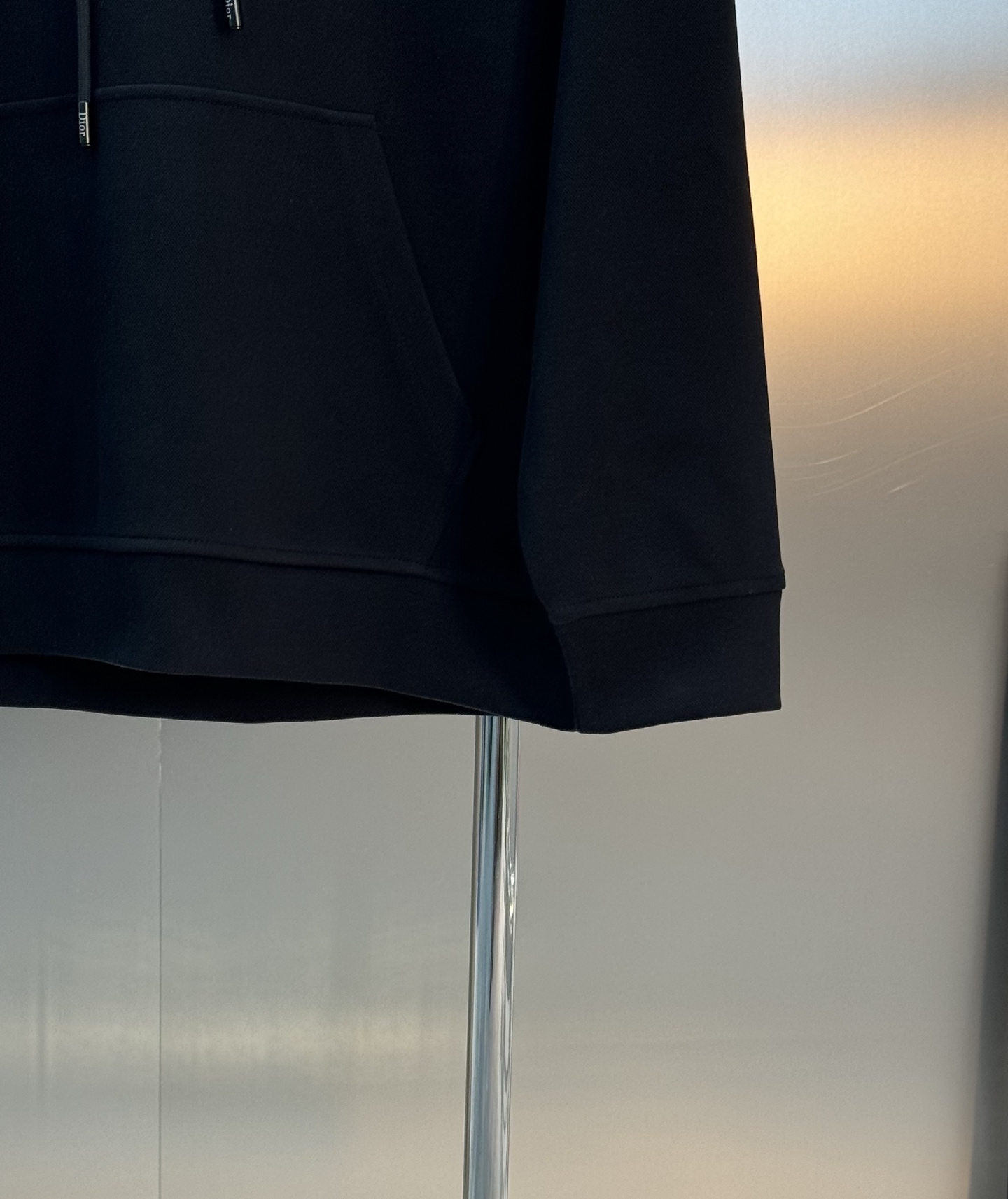 Dior Peter Doig联名刺绣连帽卫衣💥迪奥与艺术家Peter Doig联名限定连帽卫衣，黑色款