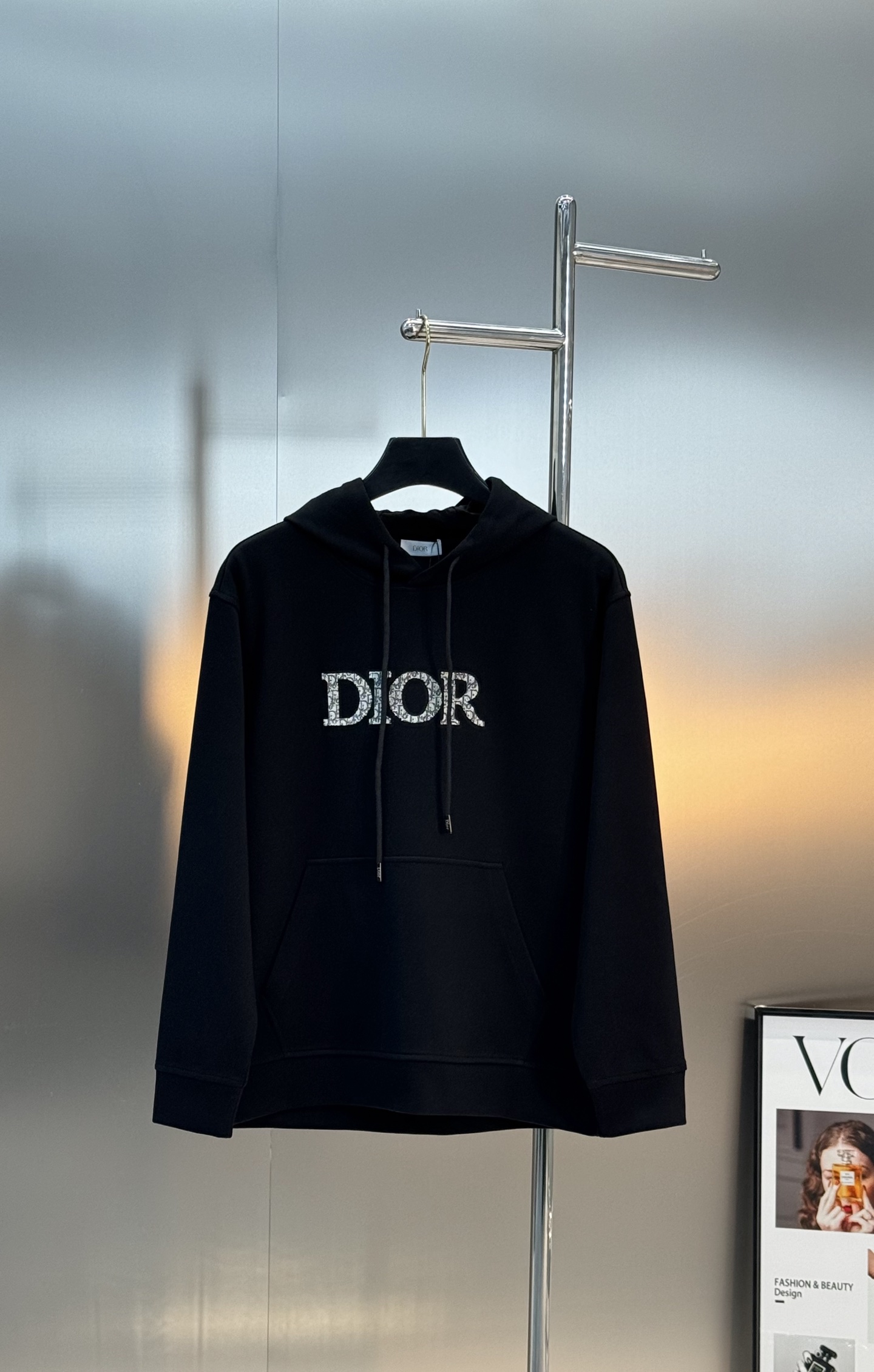 Dior Peter Doig联名刺绣连帽卫衣💥迪奥与艺术家Peter Doig联名限定连帽卫衣，黑色款