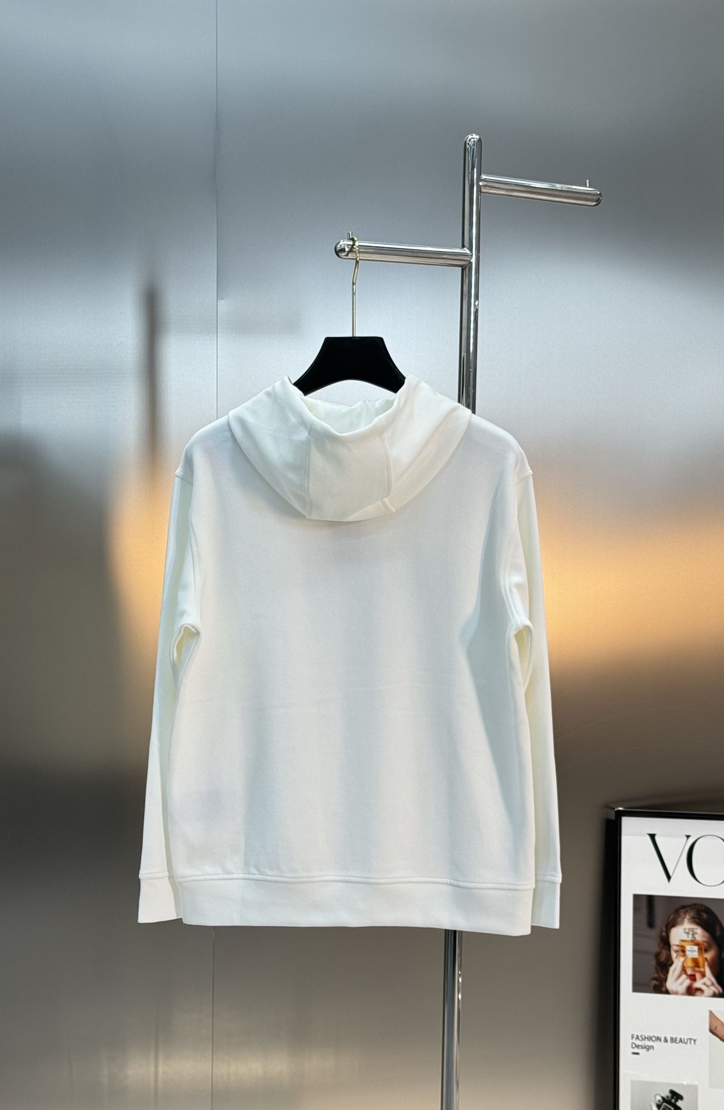 Dior Peter Doig联名刺绣连帽卫衣💥迪奥与艺术家Peter Doig联名限定连帽卫衣，黑色款