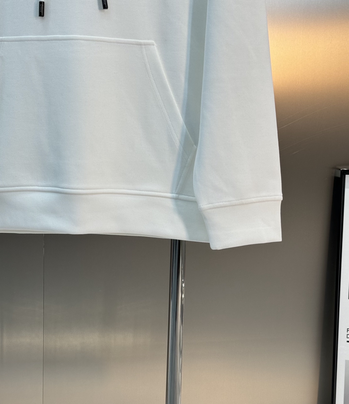 Dior Peter Doig联名刺绣连帽卫衣💥迪奥与艺术家Peter Doig联名限定连帽卫衣，黑色款