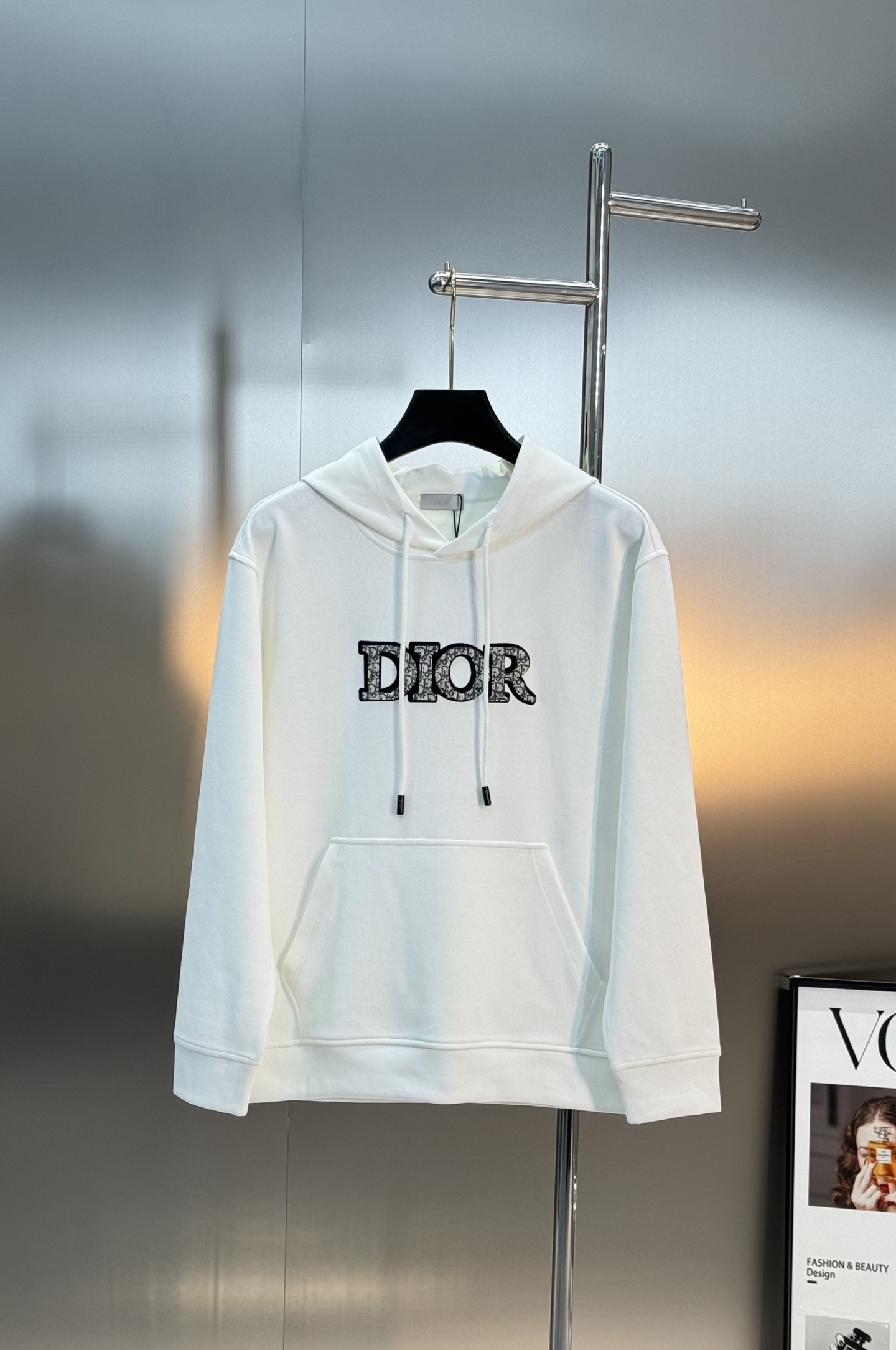 Dior Peter Doig联名刺绣连帽卫衣💥迪奥与艺术家Peter Doig联名限定连帽卫衣，黑色款