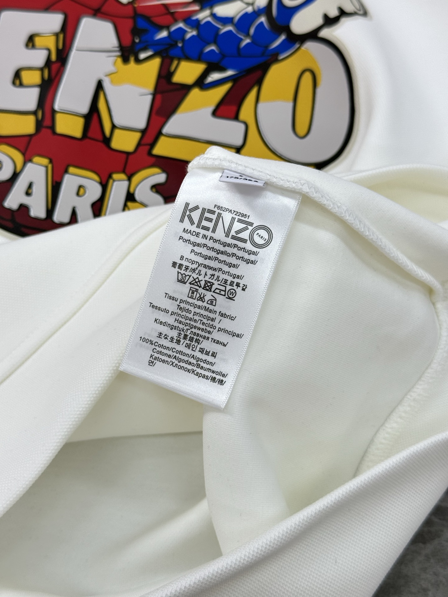 Kenzo新款连帽卫衣，重磅天丝棉质面料，柔软又保暖，秋冬穿超合适!正面彩色Logo+“PARIS”字样