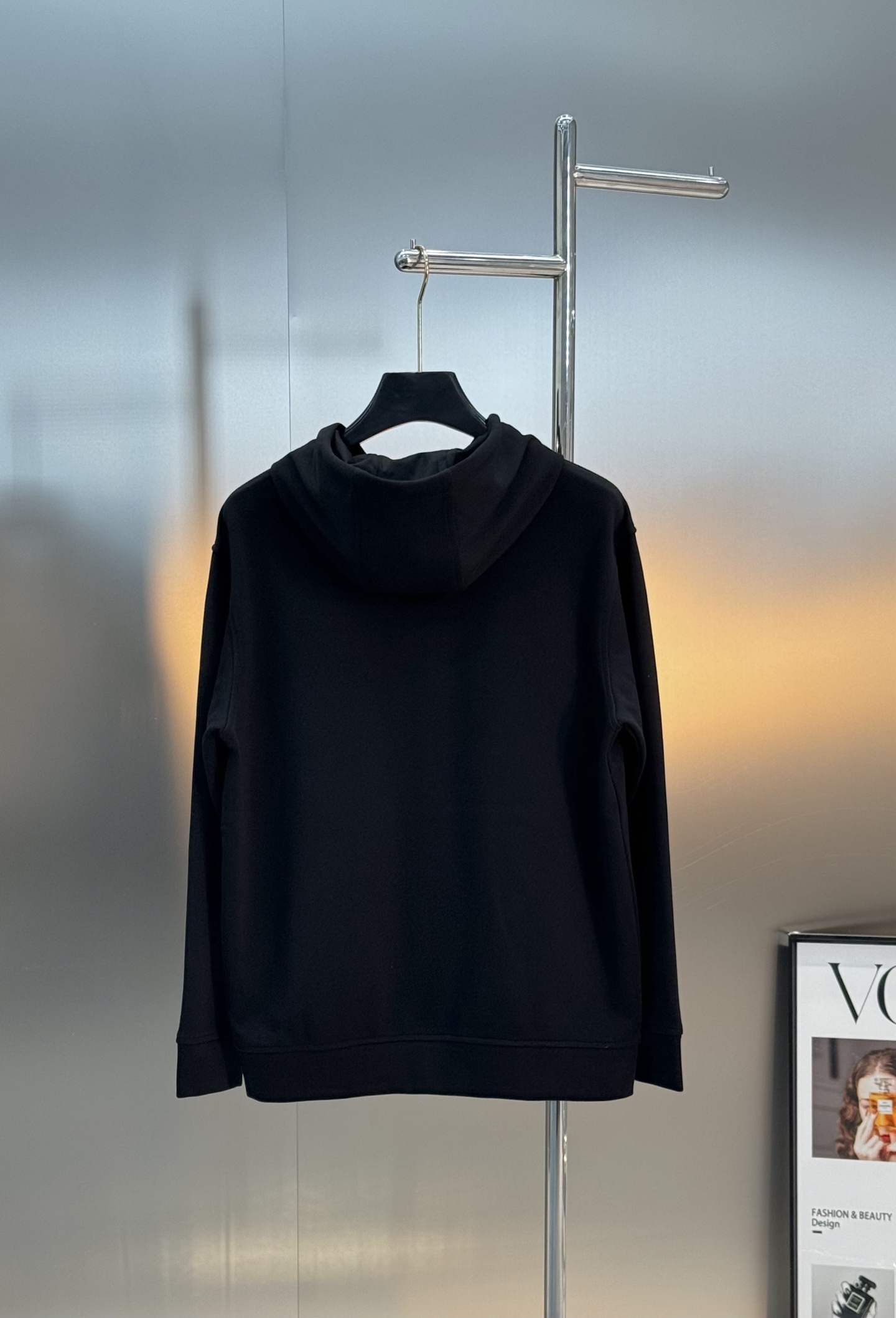 Fendi芬迪新款连帽卫衣，超舒适天丝面料.穿着舒适又透气!正面“FENDI”字母+黄色小怪兽图案，品牌