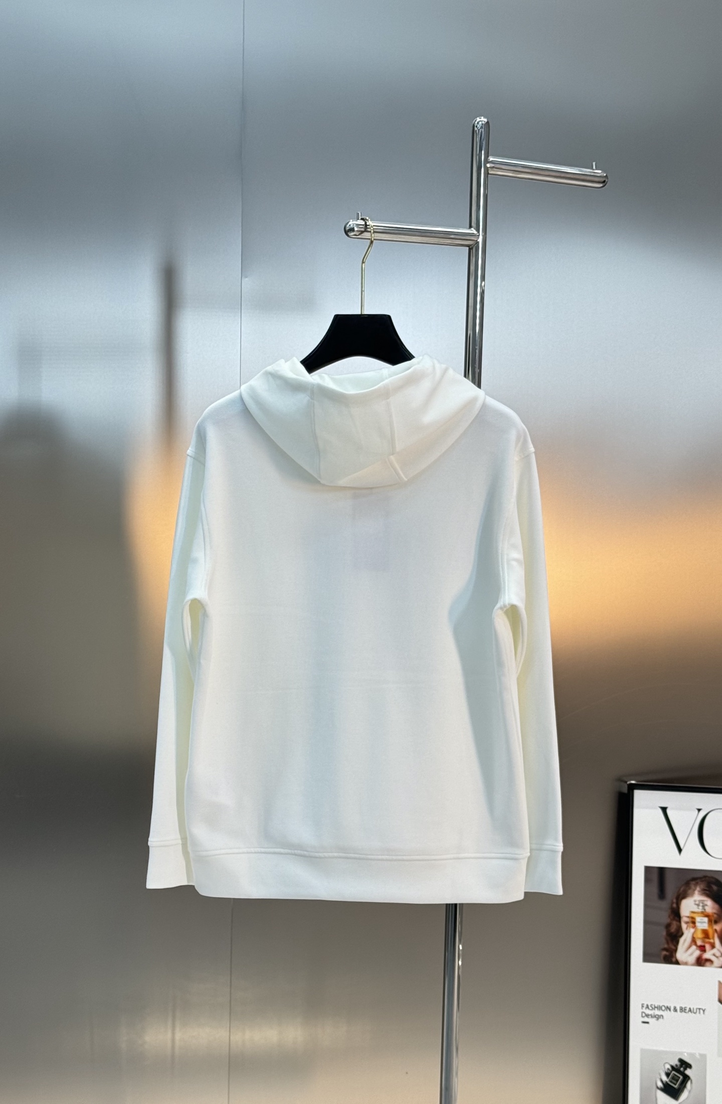 Fendi芬迪新款连帽卫衣，超舒适天丝面料.穿着舒适又透气!正面“FENDI”字母+黄色小怪兽图案，品牌