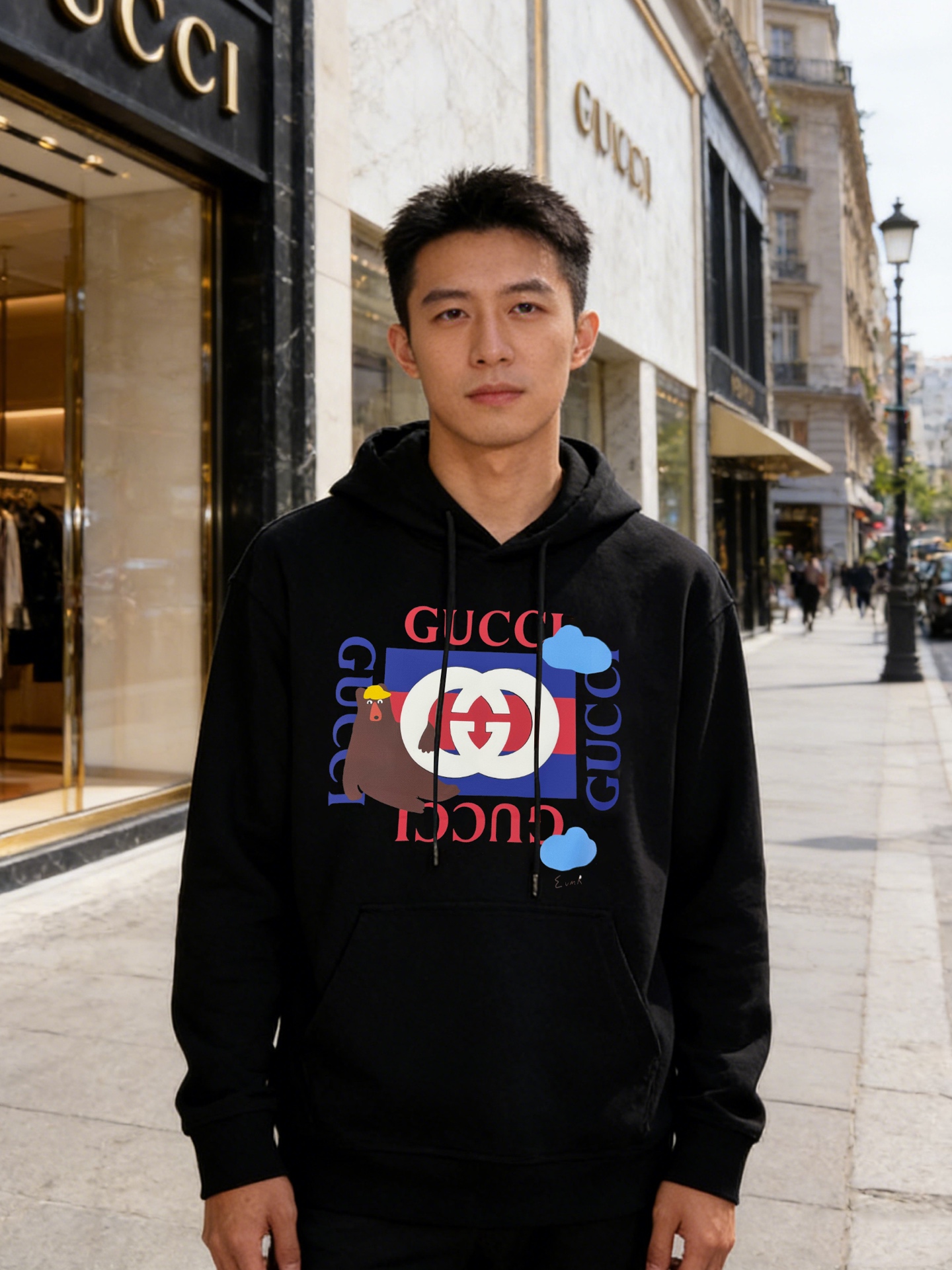 Gucci古奇新款连帽卫衣，卡通造型非常减龄.采用超舒适的天丝棉质面料，春秋穿超舒服!正面有双Glogo