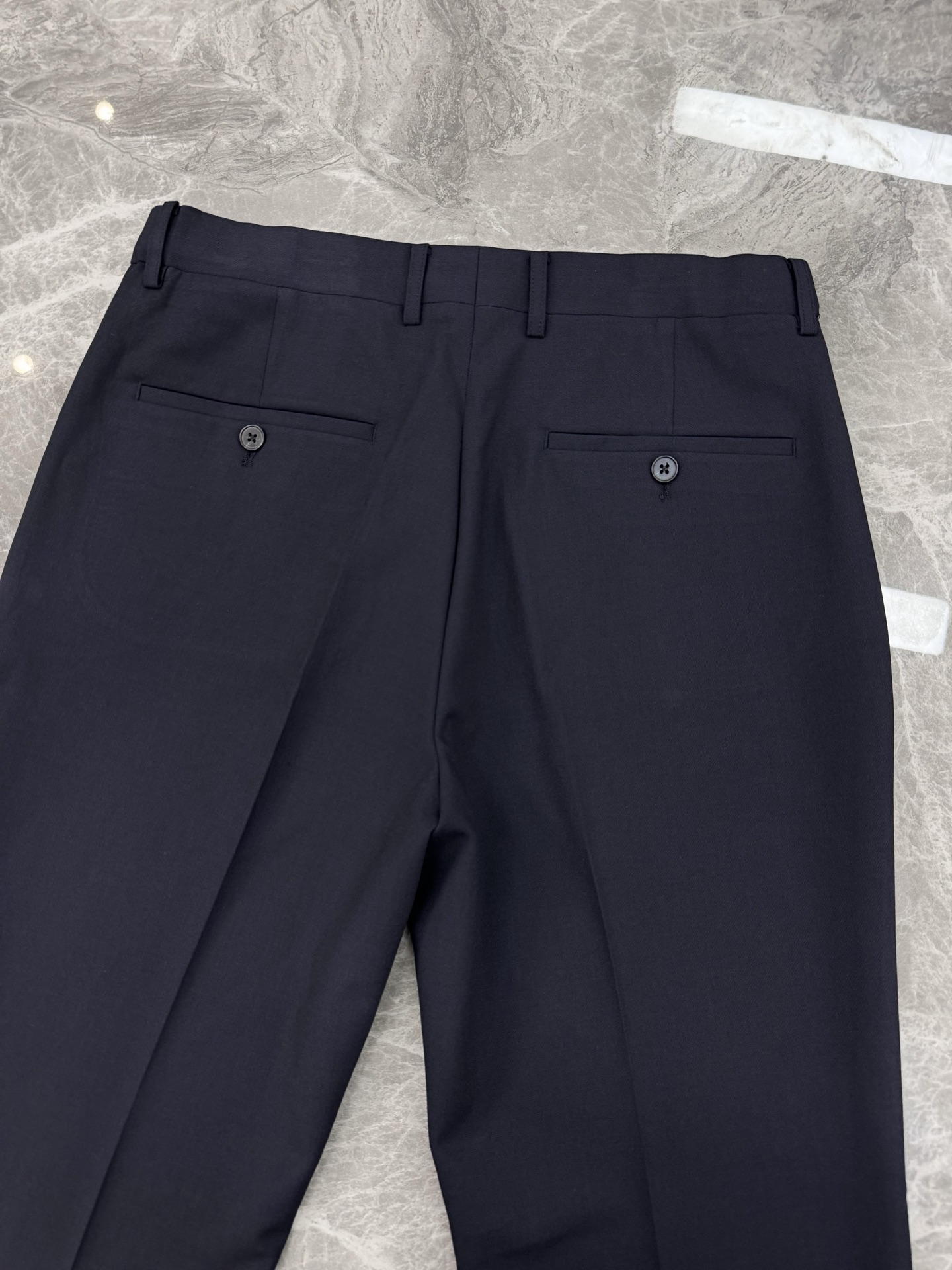 一套 CELINE皇冠徽章刺绣西服🎗️套装超高端顶尖一线成衣手工系列,西装领域里的佼佼者,世界公认的顶级面料和工艺水平, 一套 CELINE皇冠徽章刺绣西服🎗️套装超高端顶尖一线成衣手工系列,西装领域里的佼佼者,世界公认的顶级面料和工艺水平,