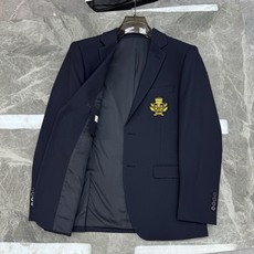 一套 CELINE皇冠徽章刺绣西服🎗️套装超高端顶尖一线成衣手工系列,西装领域里的佼佼者,世界公认的顶级面料和工艺水平, 一套 CELINE皇冠徽章刺绣西服🎗️套装超高端顶尖一线成衣手工系列,西装领域里的佼佼者,世界公认的顶级面料和工艺水平,