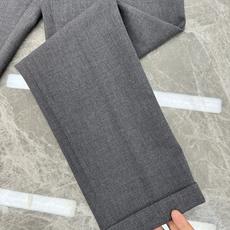 一套 CELINE皇冠徽章刺绣西服🎗️套装超高端顶尖一线成衣手工系列,西装领域里的佼佼者,世界公认的顶级面料和工艺水平, 一套 CELINE皇冠徽章刺绣西服🎗️套装超高端顶尖一线成衣手工系列,西装领域里的佼佼者,世界公认的顶级面料和工艺水平,