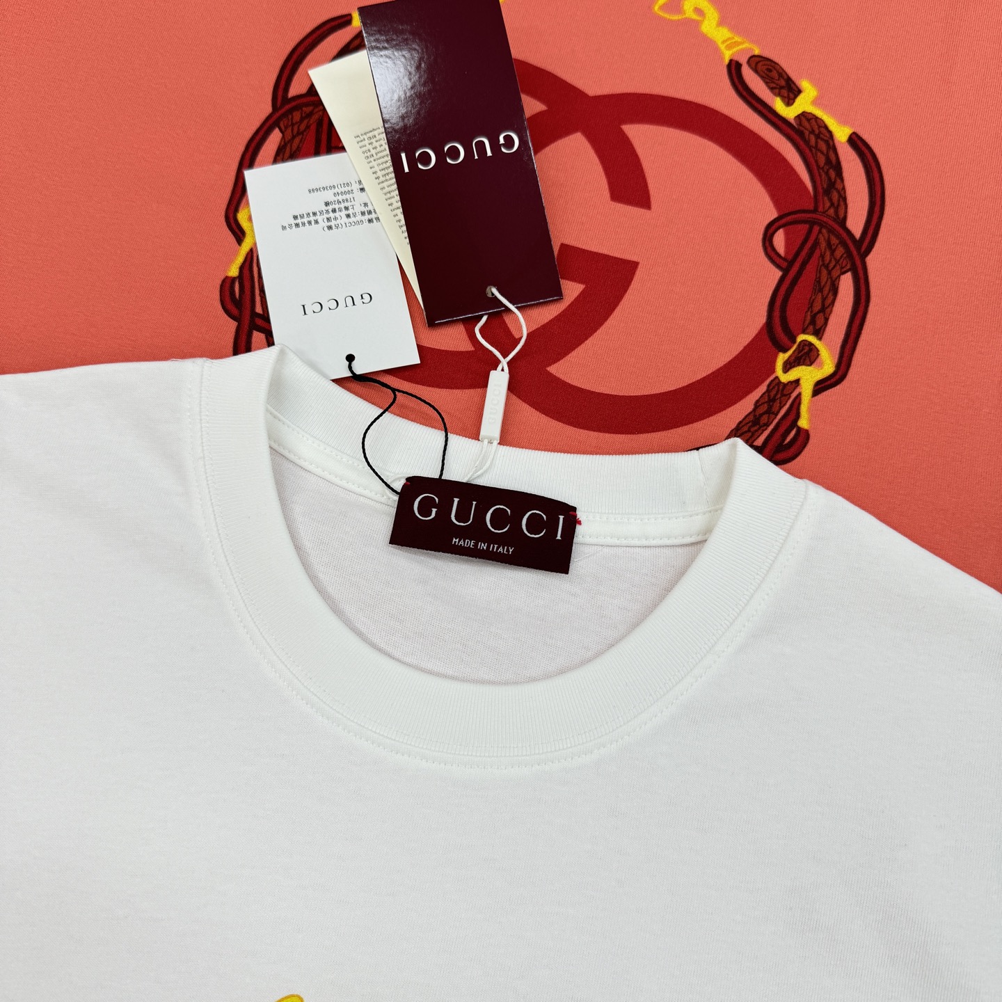 。🌾 Gucci马年限定潮牌短袖T恤.男女同款❤️古齐2026马年限定短袖T恤，百分百纯棉材质，柔软透气