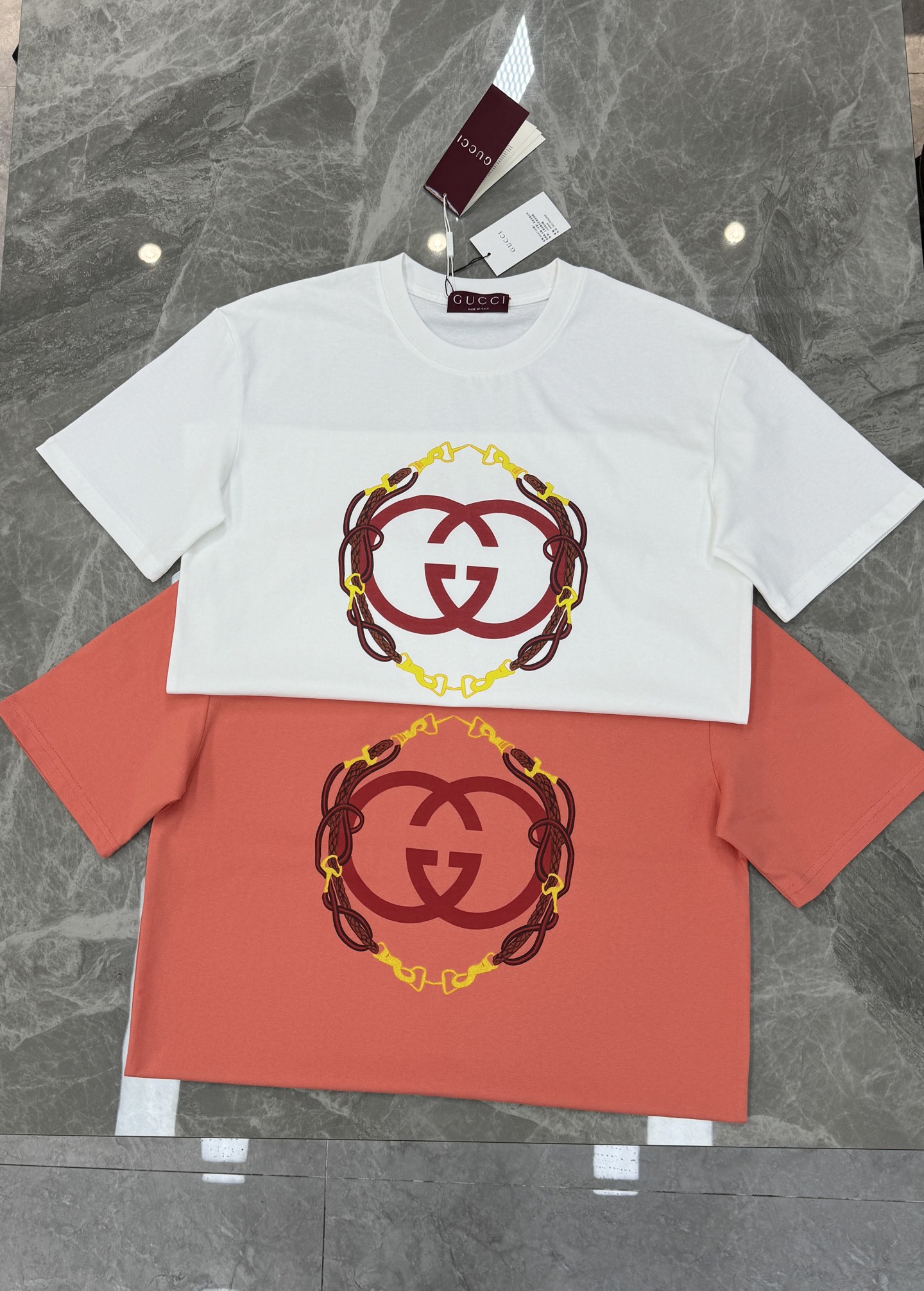 。🌾 Gucci马年限定潮牌短袖T恤.男女同款❤️古齐2026马年限定短袖T恤，百分百纯棉材质，柔软透气