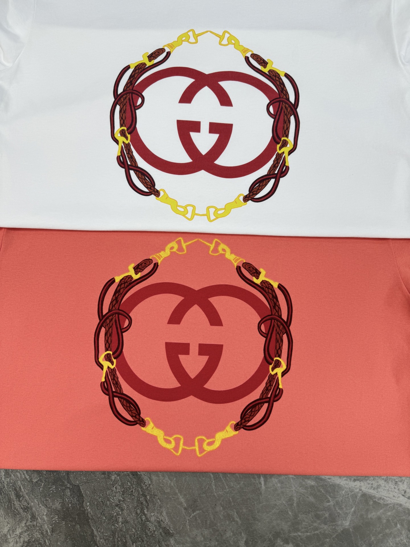 。🌾 Gucci马年限定潮牌短袖T恤.男女同款❤️古齐2026马年限定短袖T恤，百分百纯棉材质，柔软透气