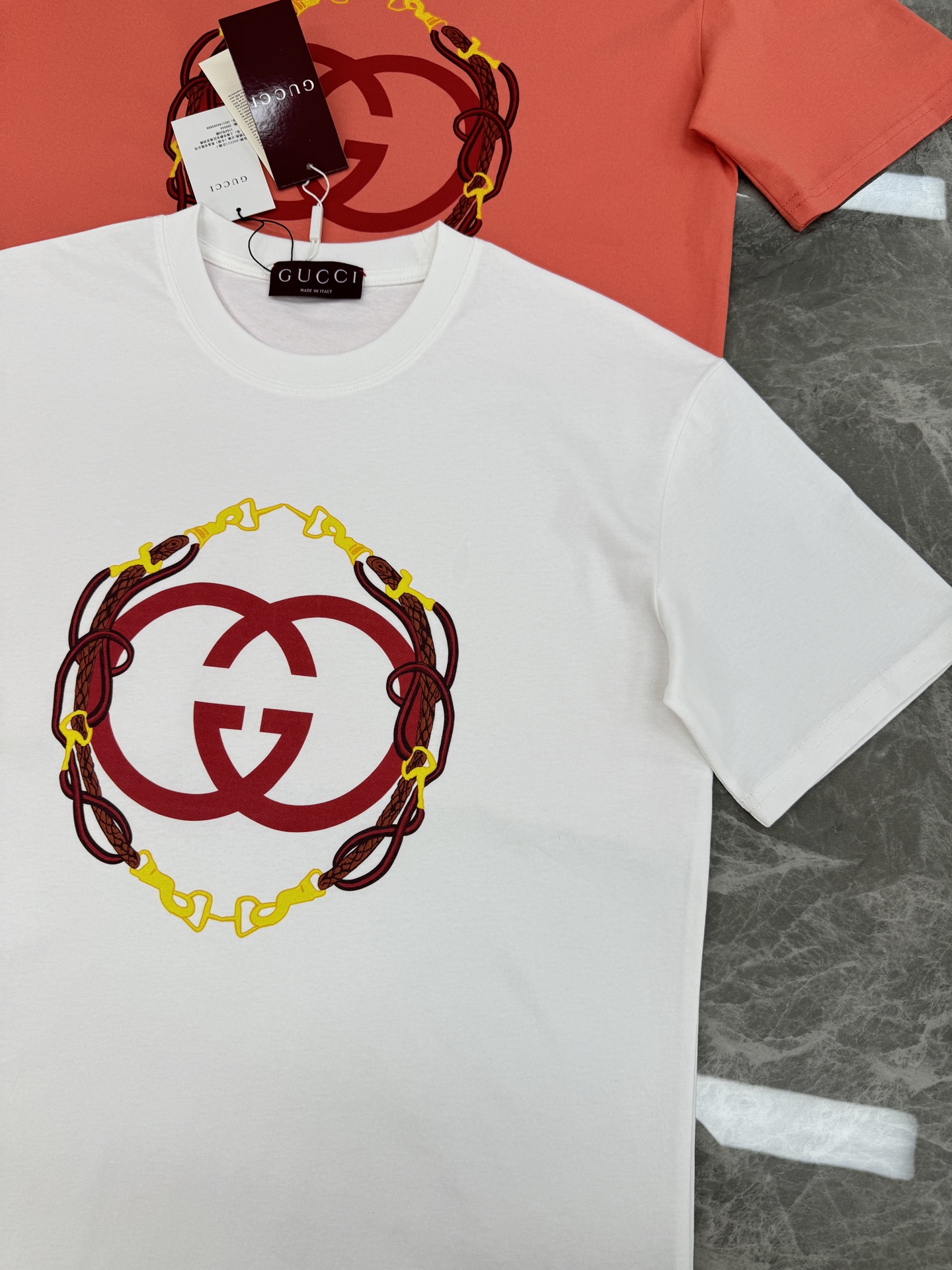 。🌾 Gucci马年限定潮牌短袖T恤.男女同款❤️古齐2026马年限定短袖T恤，百分百纯棉材质，柔软透气