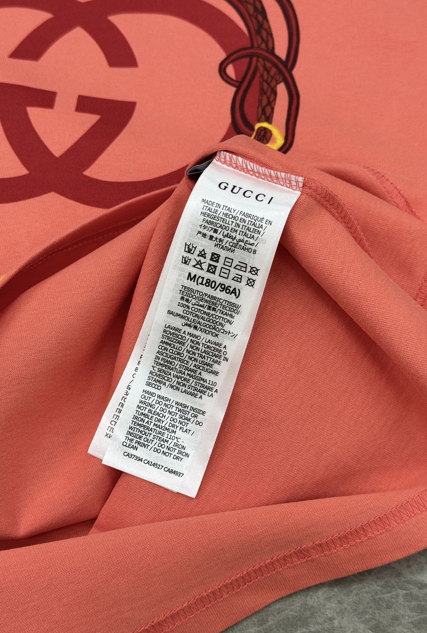 。🌾 Gucci马年限定潮牌短袖T恤.男女同款❤️古齐2026马年限定短袖T恤，百分百纯棉材质，柔软透气