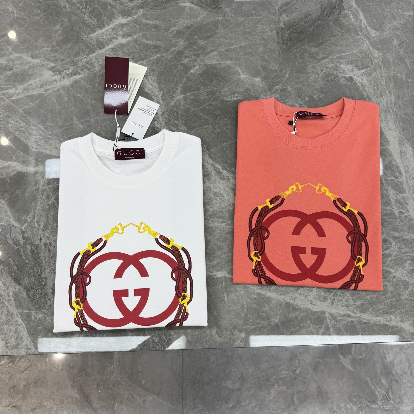 。🌾 Gucci马年限定潮牌短袖T恤.男女同款❤️古齐2026马年限定短袖T恤，百分百纯棉材质，柔软透气