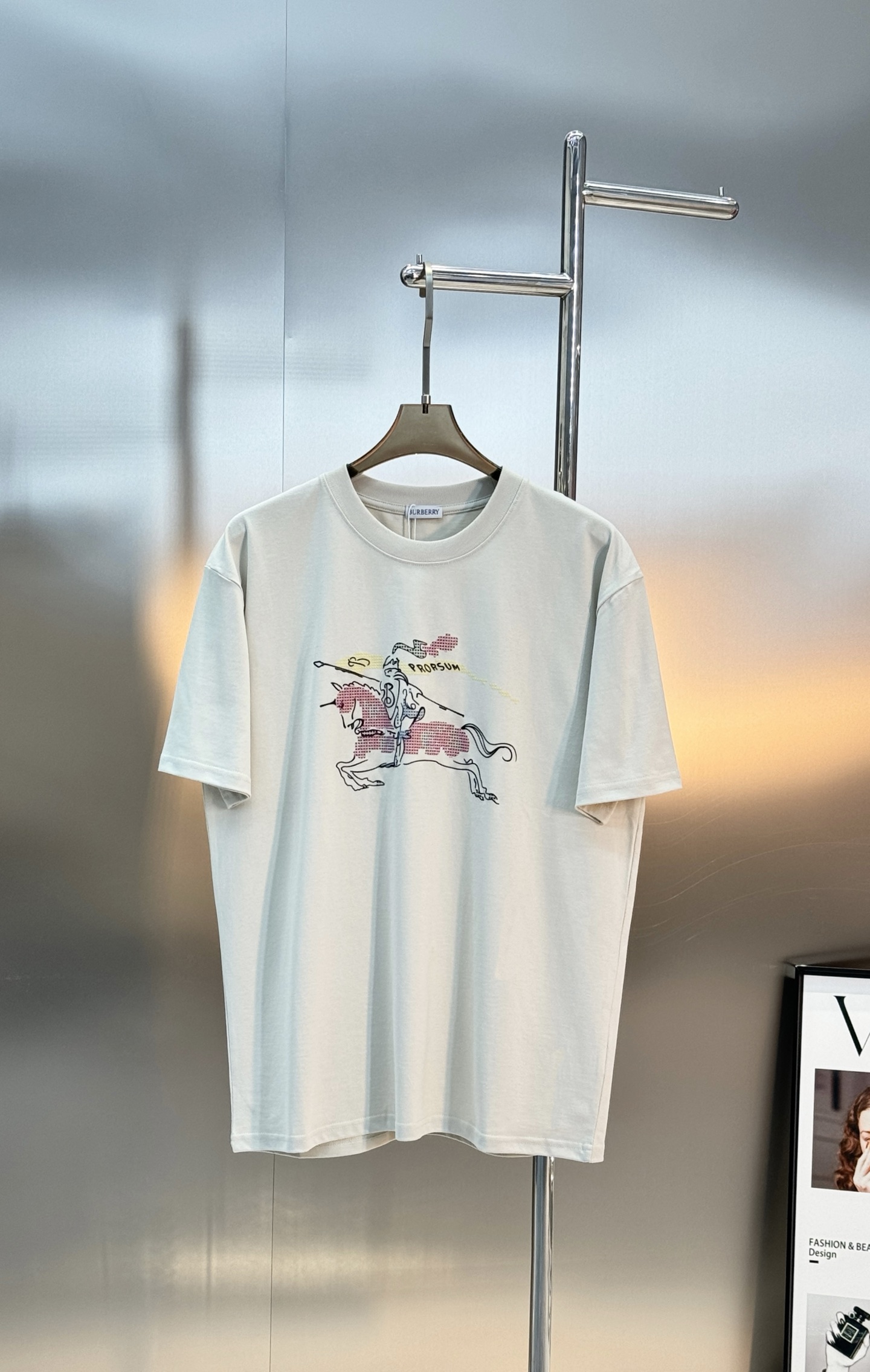 。🌾 BBR巴宝莉26s新款潮牌T恤.男女同款❤️经典战马图形.高温立体烫画工艺.纯棉材质柔软透气，日常