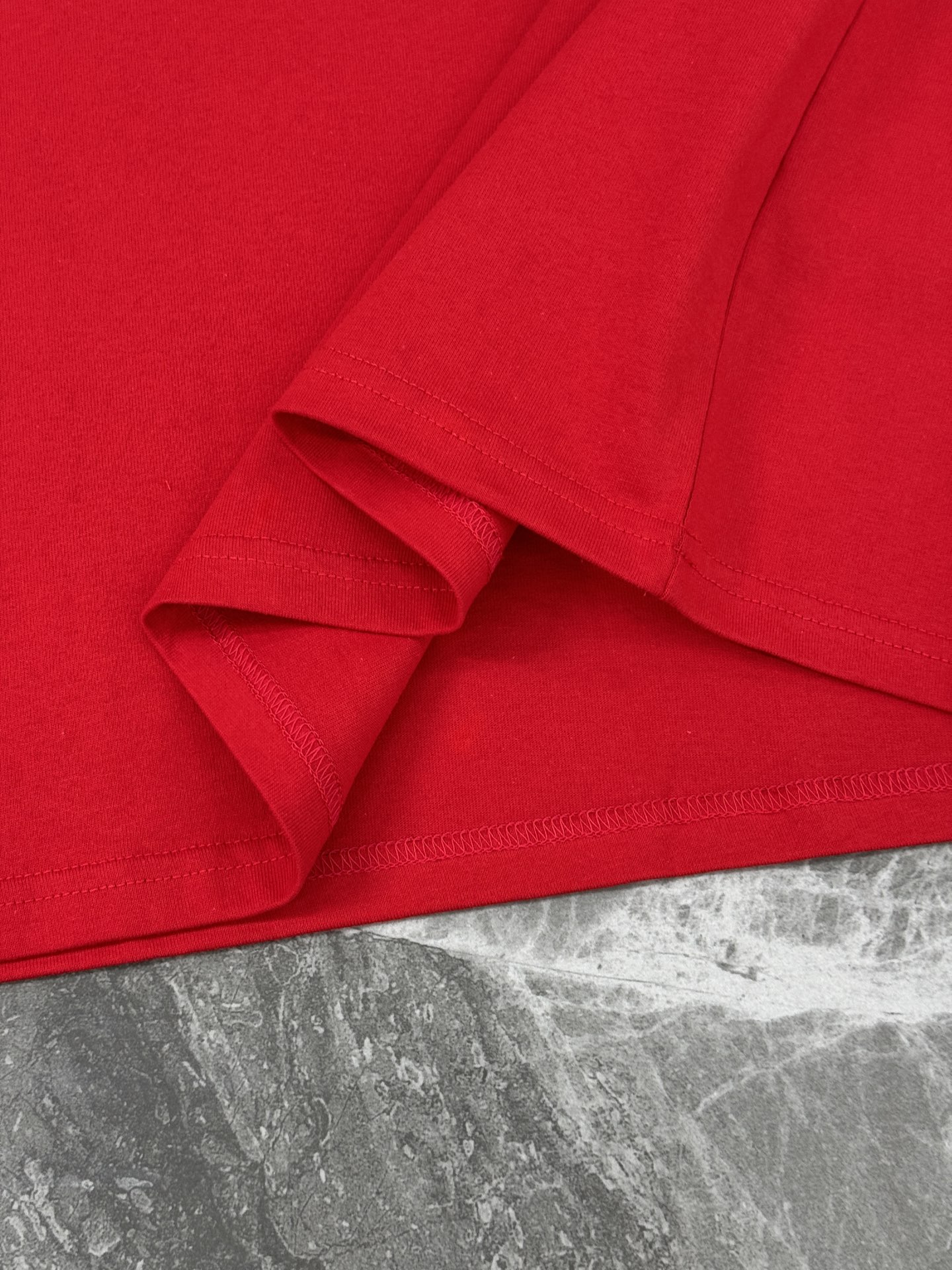 。🌾 BBR巴宝莉26s新款潮牌T恤.男女同款❤️经典战马图形.高温立体烫画工艺.纯棉材质柔软透气，日常