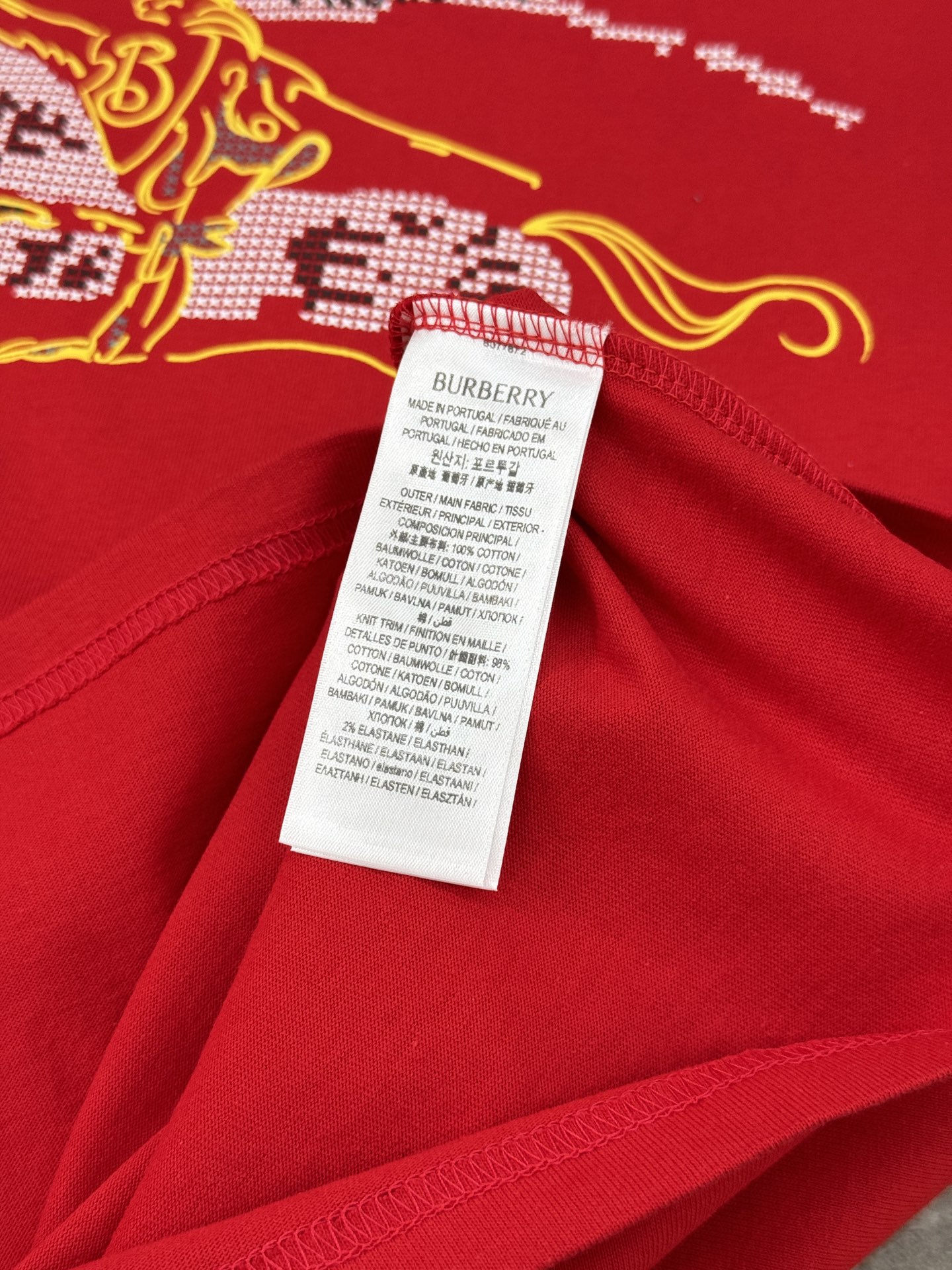 。🌾 BBR巴宝莉26s新款潮牌T恤.男女同款❤️经典战马图形.高温立体烫画工艺.纯棉材质柔软透气，日常