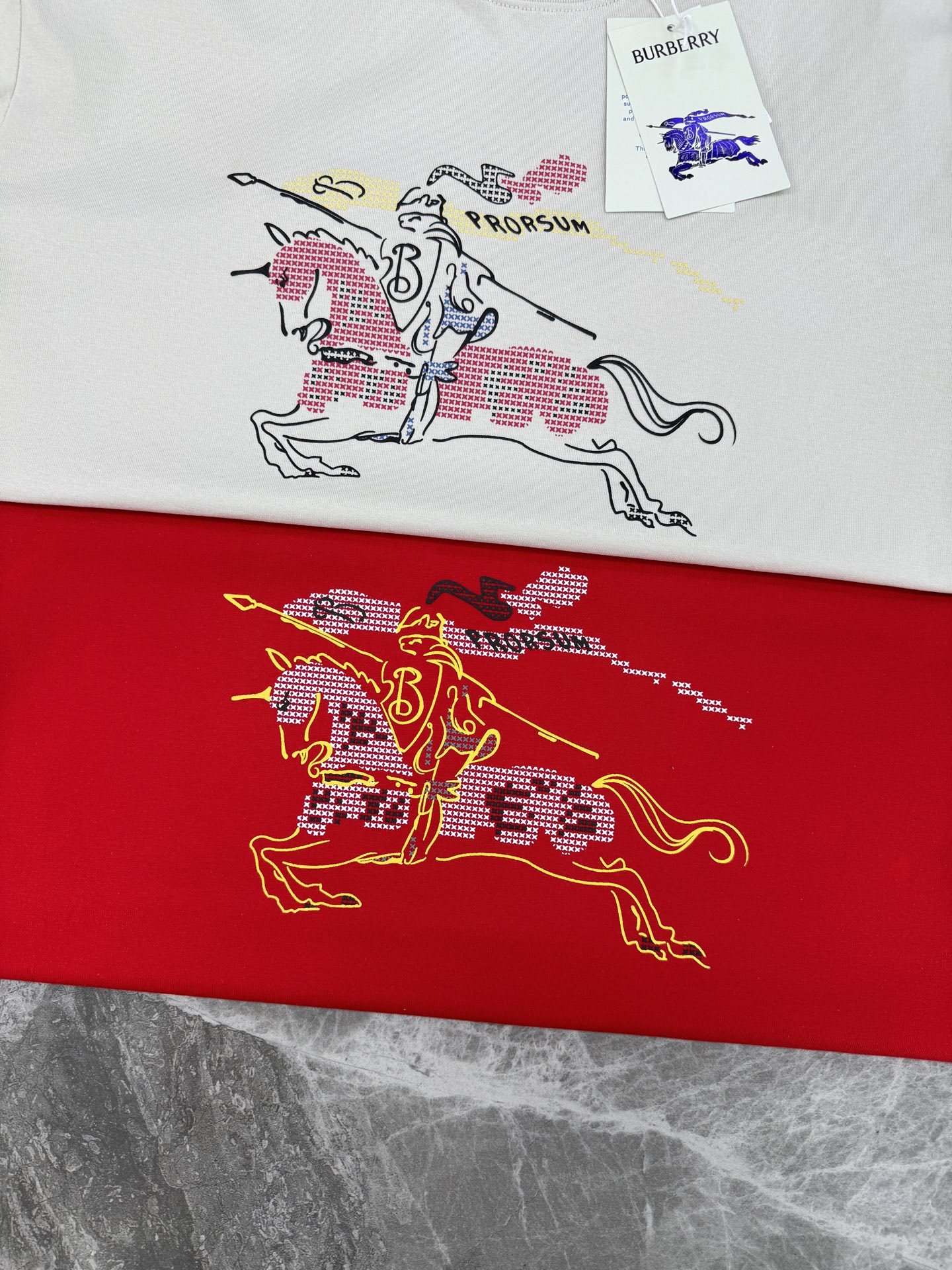 。🌾 BBR巴宝莉26s新款潮牌T恤.男女同款❤️经典战马图形.高温立体烫画工艺.纯棉材质柔软透气，日常