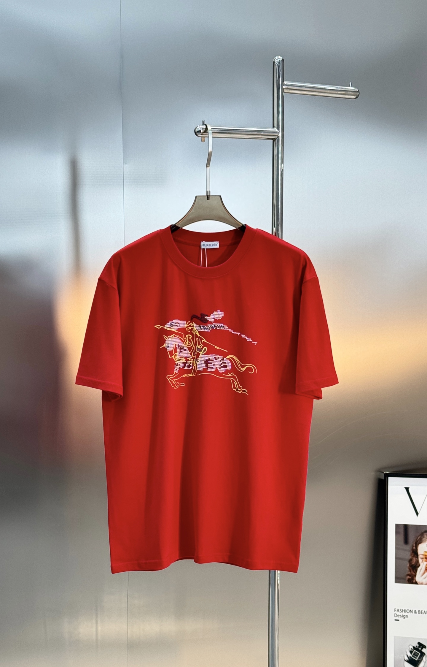 。🌾 BBR巴宝莉26s新款潮牌T恤.男女同款❤️经典战马图形.高温立体烫画工艺.纯棉材质柔软透气，日常