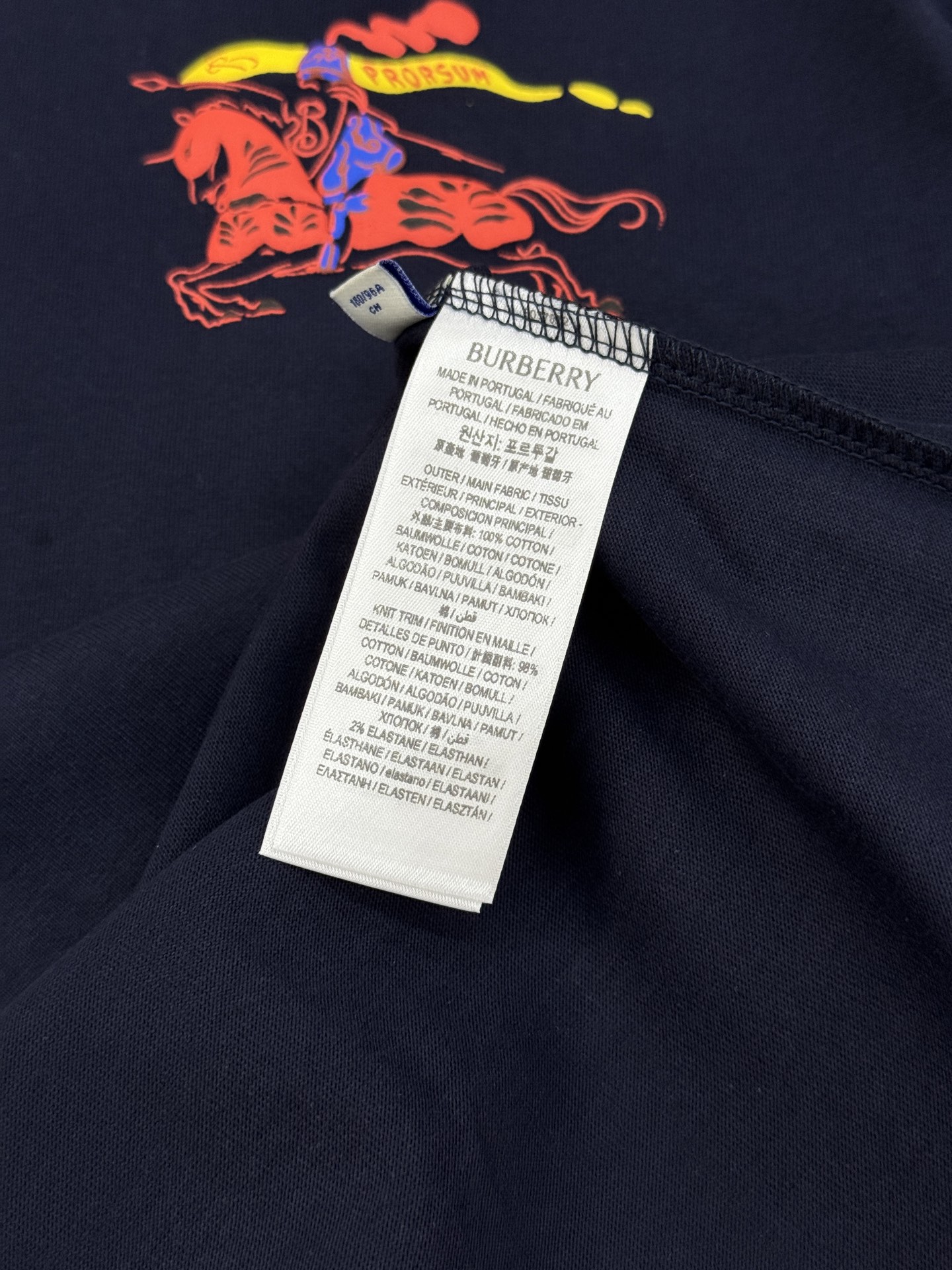 。🌾 BBR26s骑马武士图案T恤.男女同款❤️这款T恤以骑马武士图案为亮点，红蓝黄配色超吸睛，复古又现