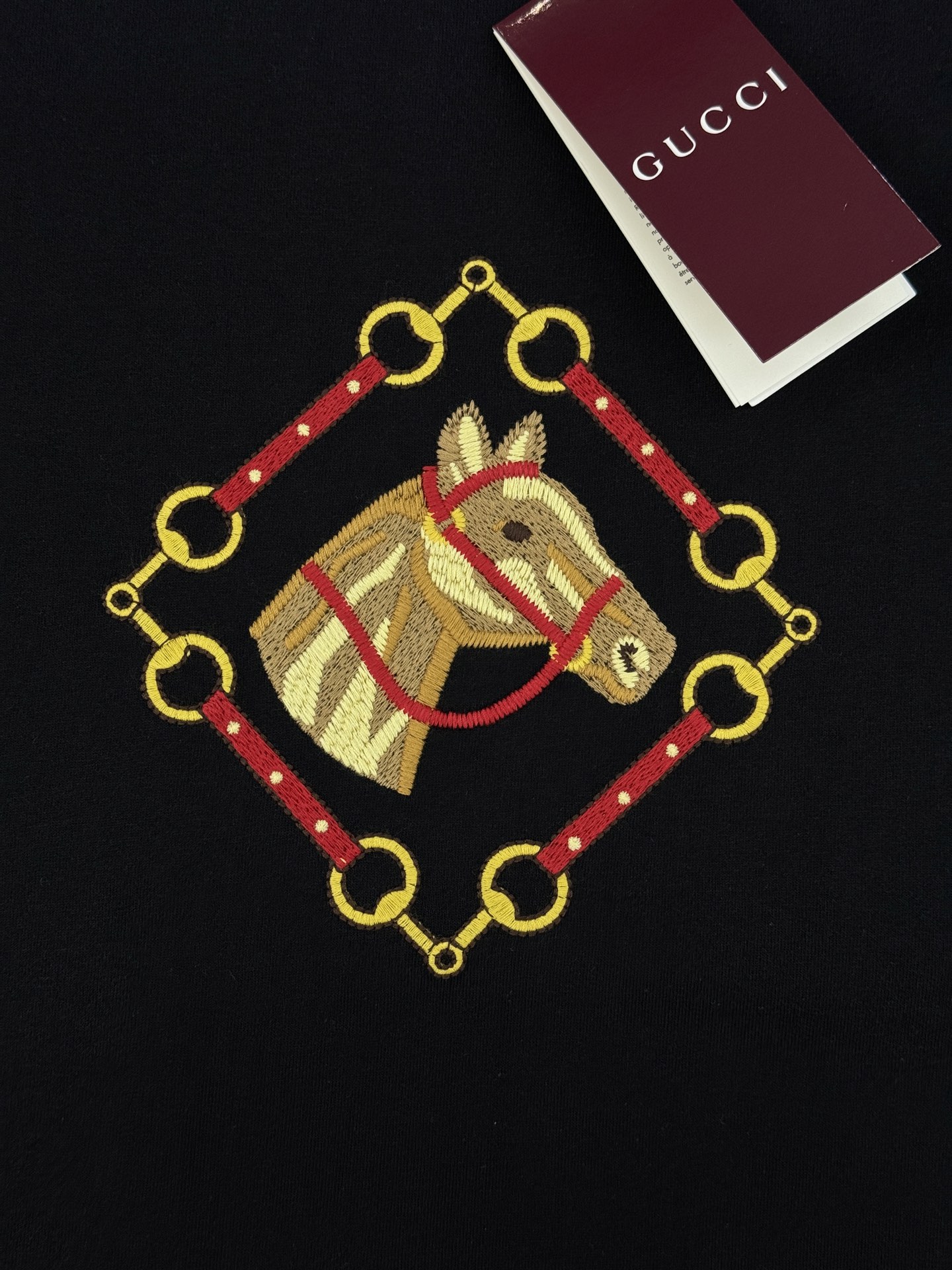 。🌾 GUCCI骏马刺绣短袖T恤.男女同款❤️古齐2026春夏系列骏马刺绣短袖T恤，柔软亲肤面料，垂坠感