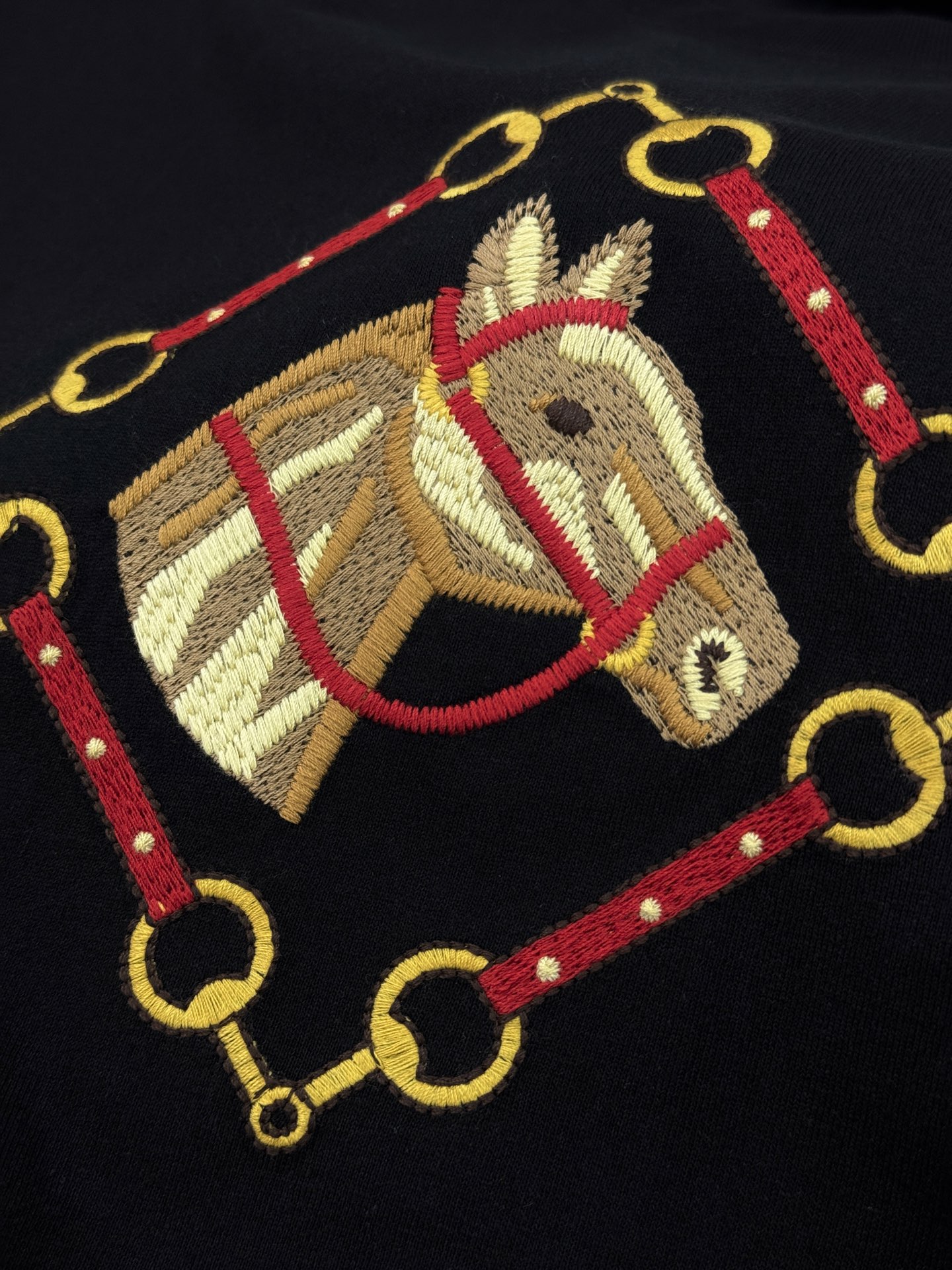 。🌾 GUCCI骏马刺绣短袖T恤.男女同款❤️古齐2026春夏系列骏马刺绣短袖T恤，柔软亲肤面料，垂坠感