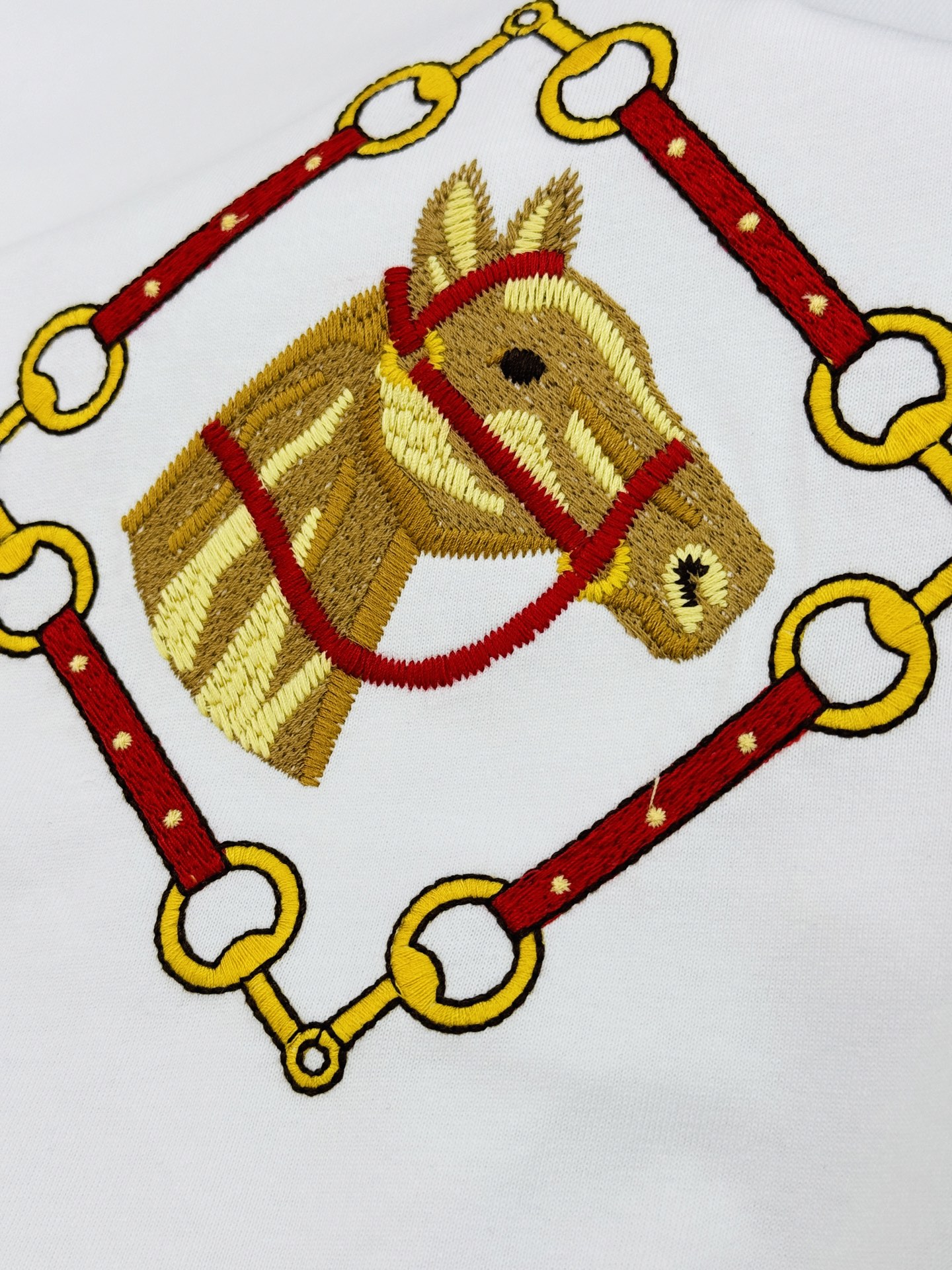 。🌾 GUCCI骏马刺绣短袖T恤.男女同款❤️古齐2026春夏系列骏马刺绣短袖T恤，柔软亲肤面料，垂坠感