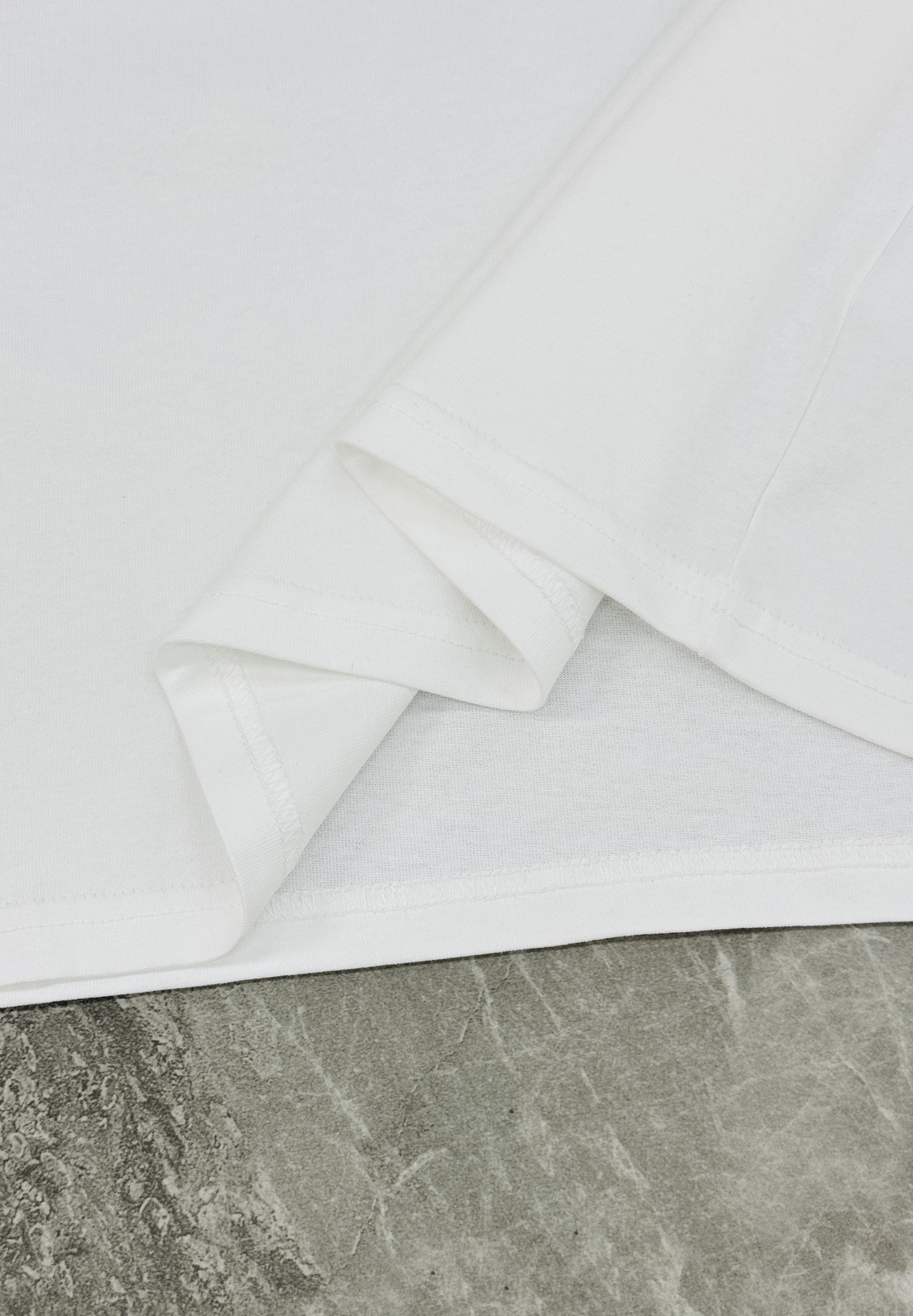 。🌾 GUCCI骏马刺绣短袖T恤.男女同款❤️古齐2026春夏系列骏马刺绣短袖T恤，柔软亲肤面料，垂坠感