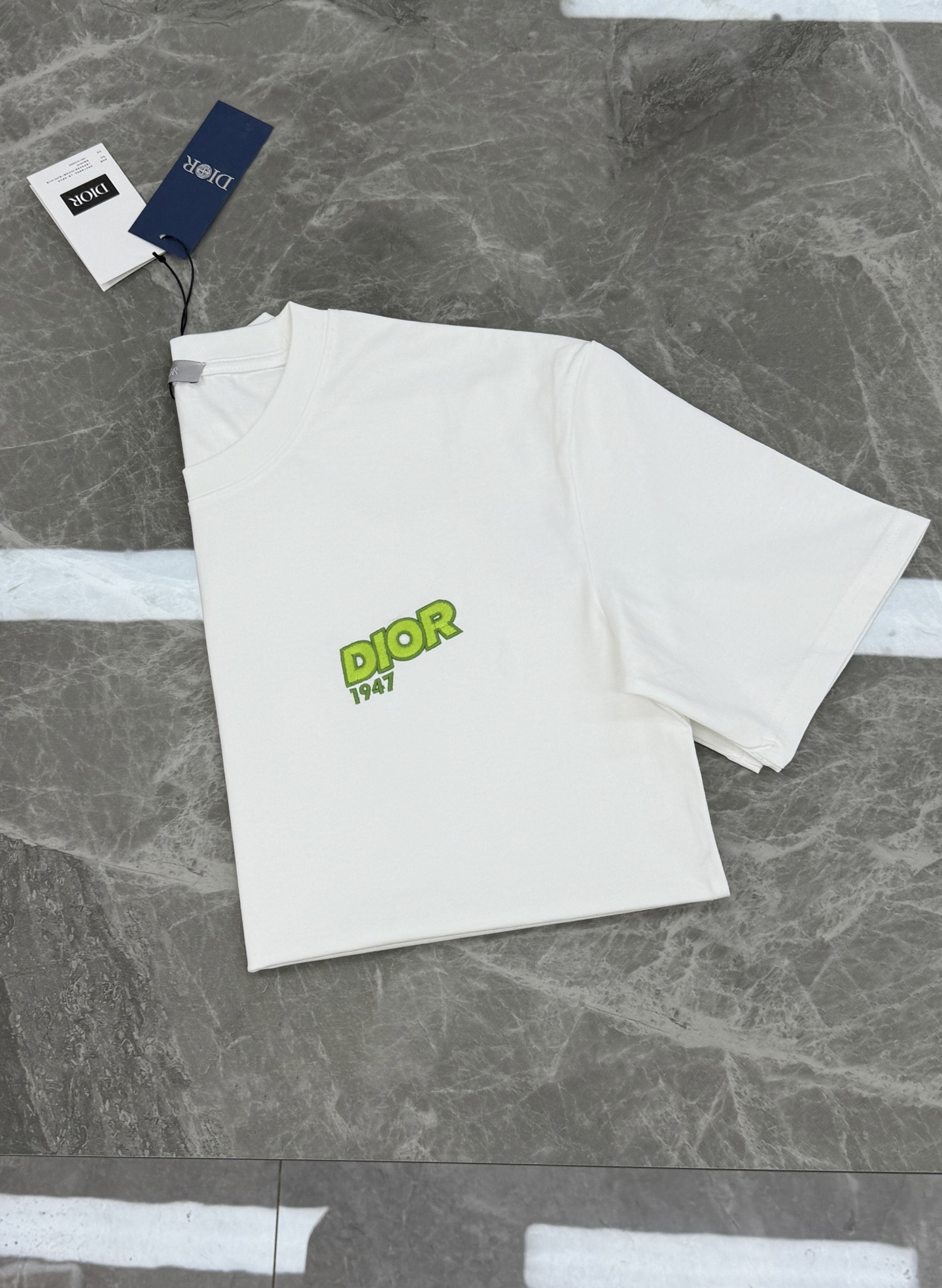 。🌾 Dior1947系列.迪奥26s新款潮牌T恤.男女同款❤️采用100%纯棉，柔软透气，夏天穿超舒服