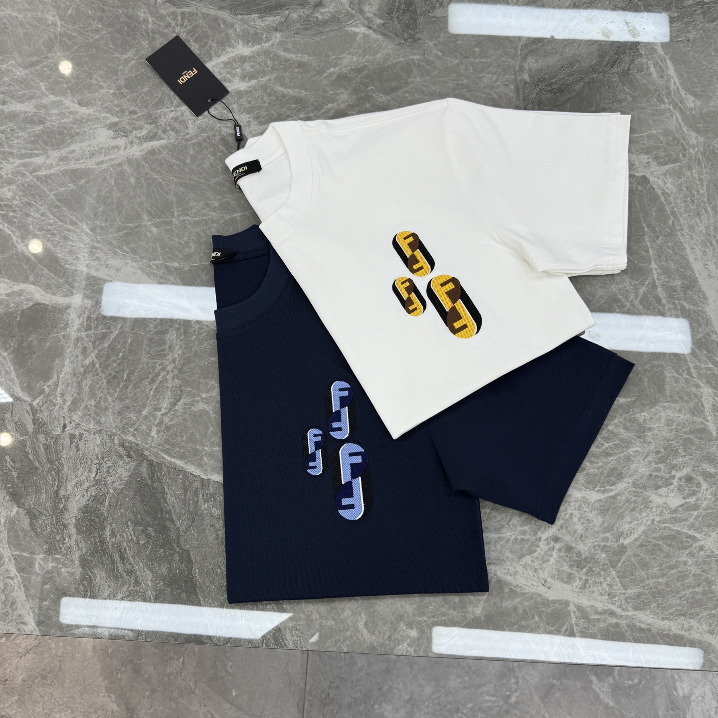 。🌾 Fendi26s芬迪新品潮牌T恤，男女同款❤️采用高品质纯棉，柔软透气，夏天穿超舒服!前